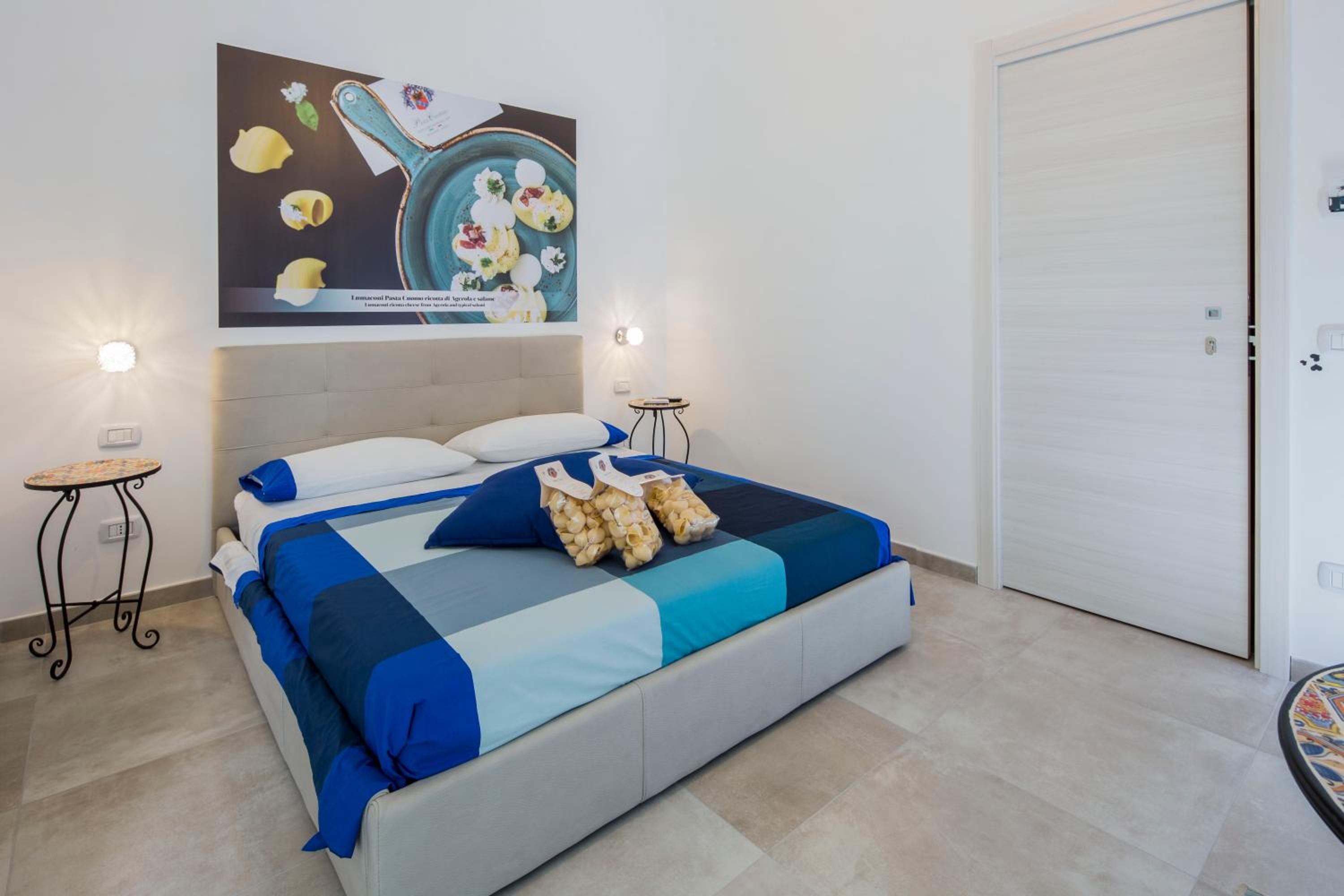 Standard Double Room - Photo 9