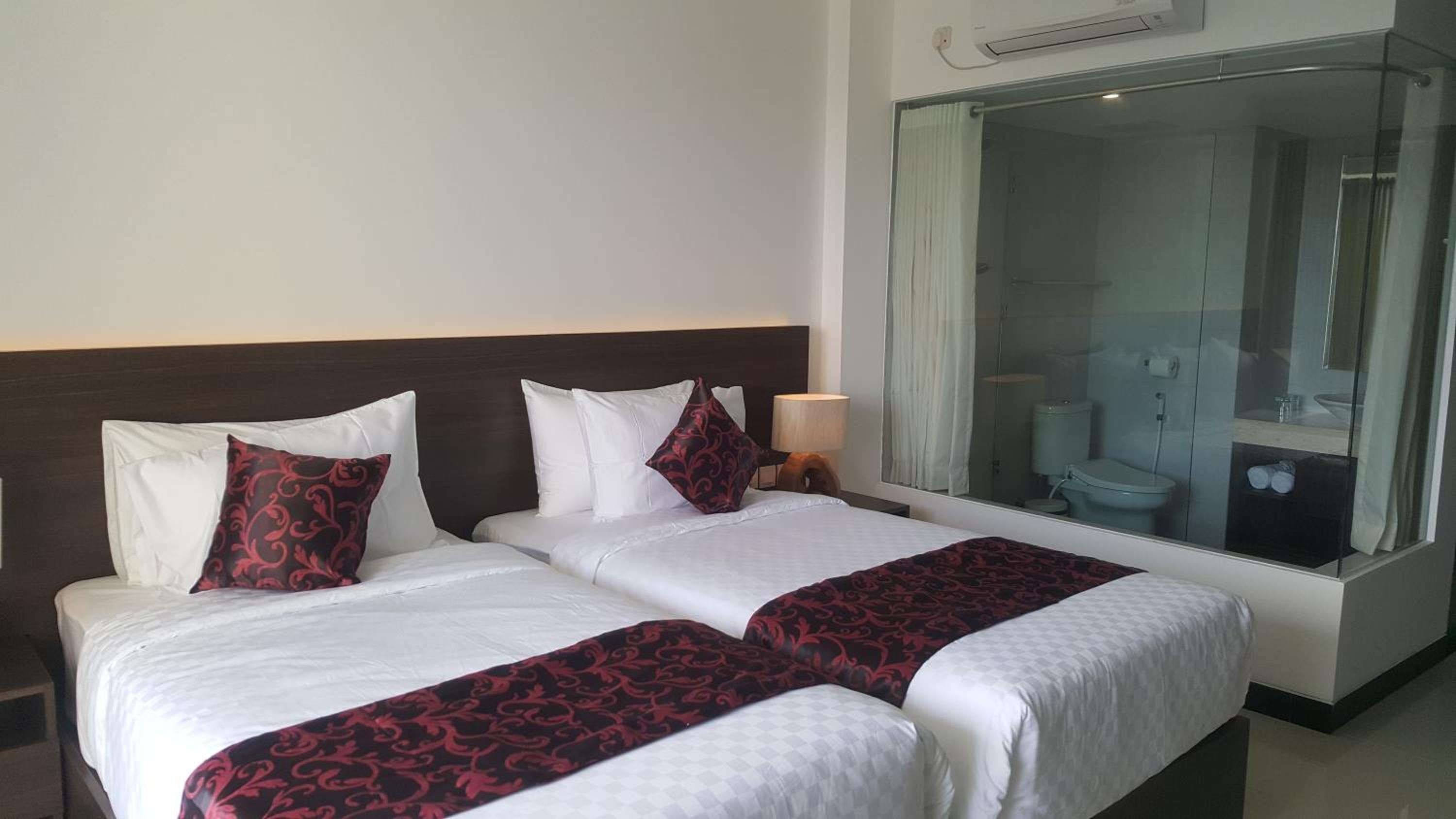 Twin Room with Balcony - Photo 3