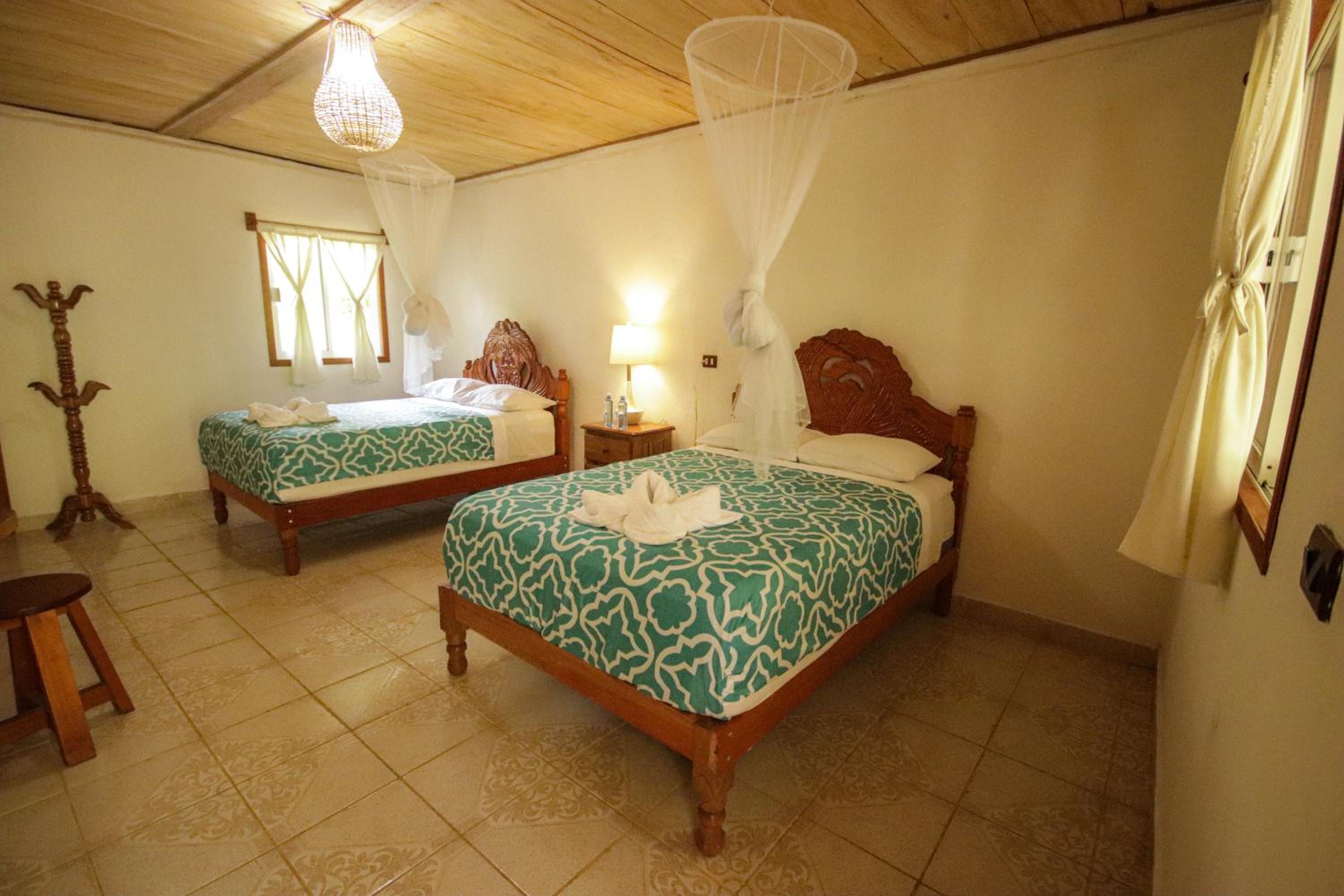 Quadruple Room with Private Bathroom - Photo 1