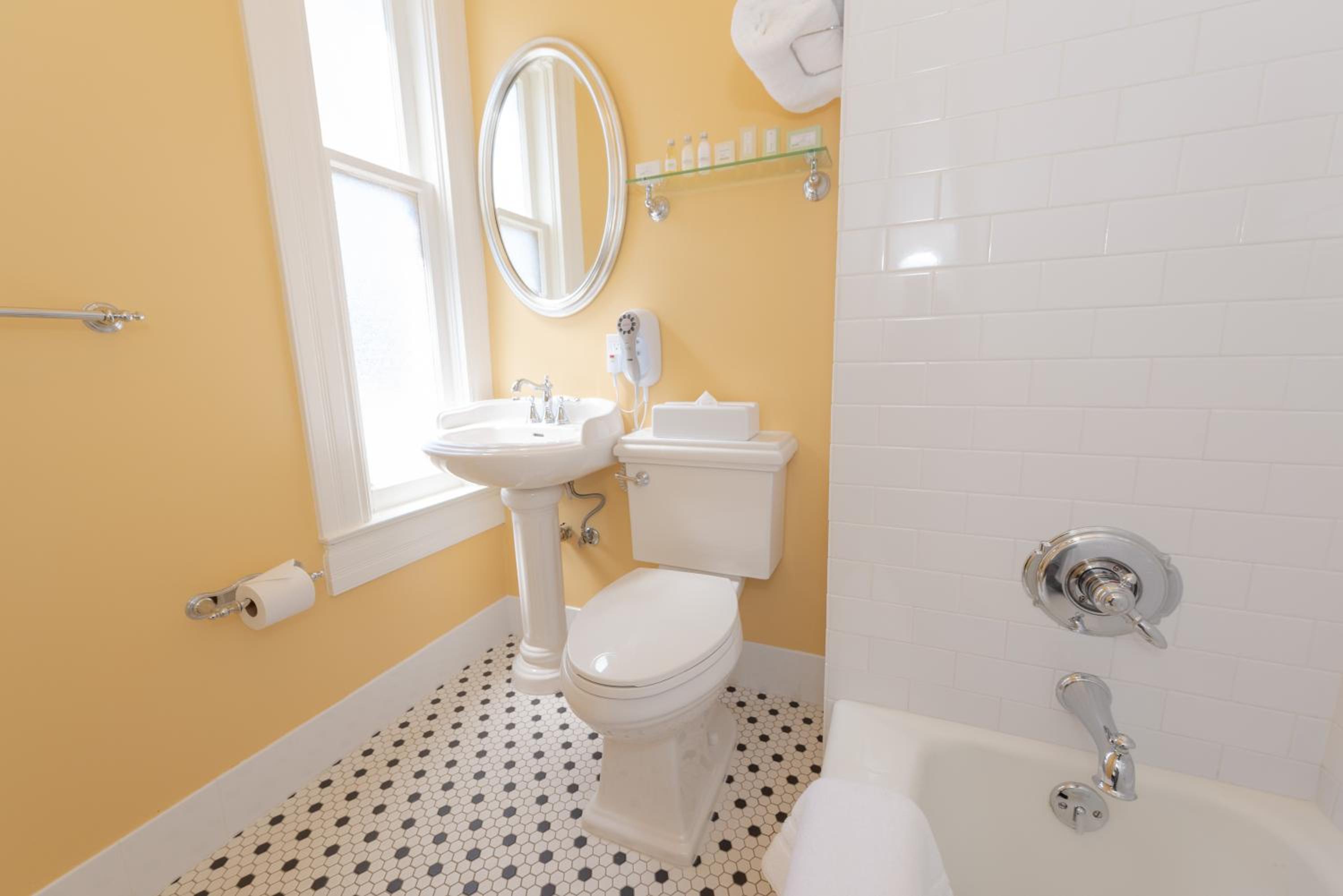Standard Queen Room