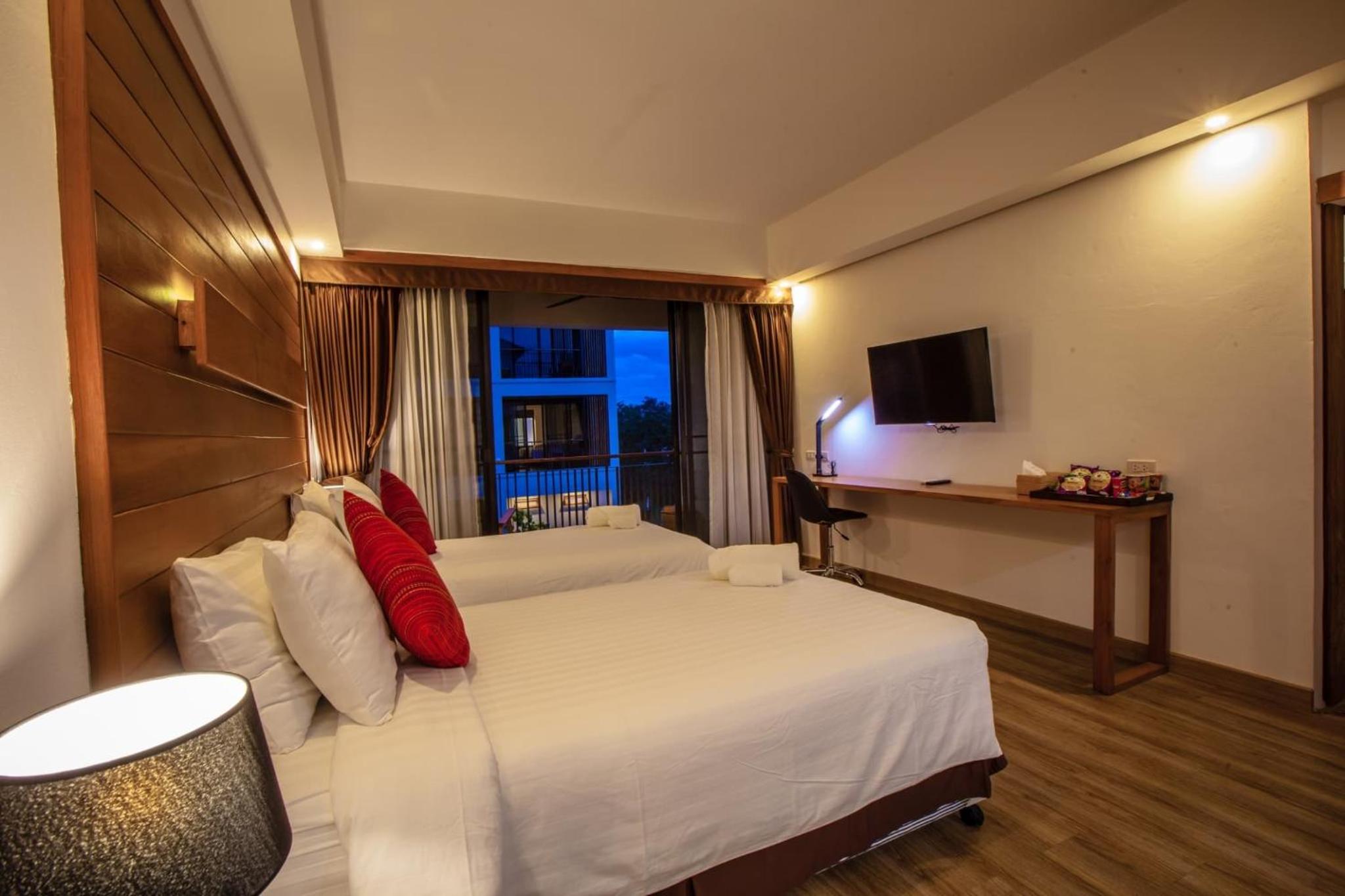 Twin Room with Balcony - Photo 10