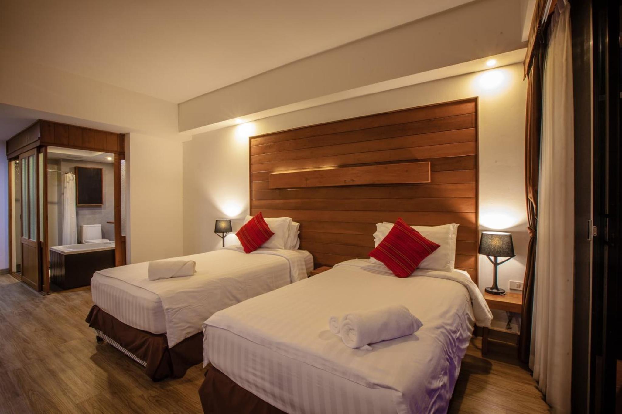 Twin Room with Balcony - Photo 9
