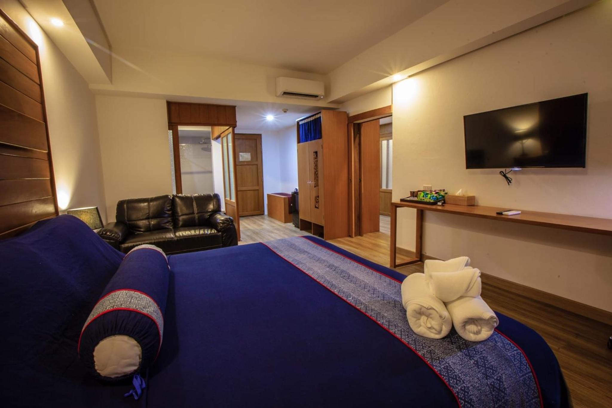 Standard Family Room - Photo 17