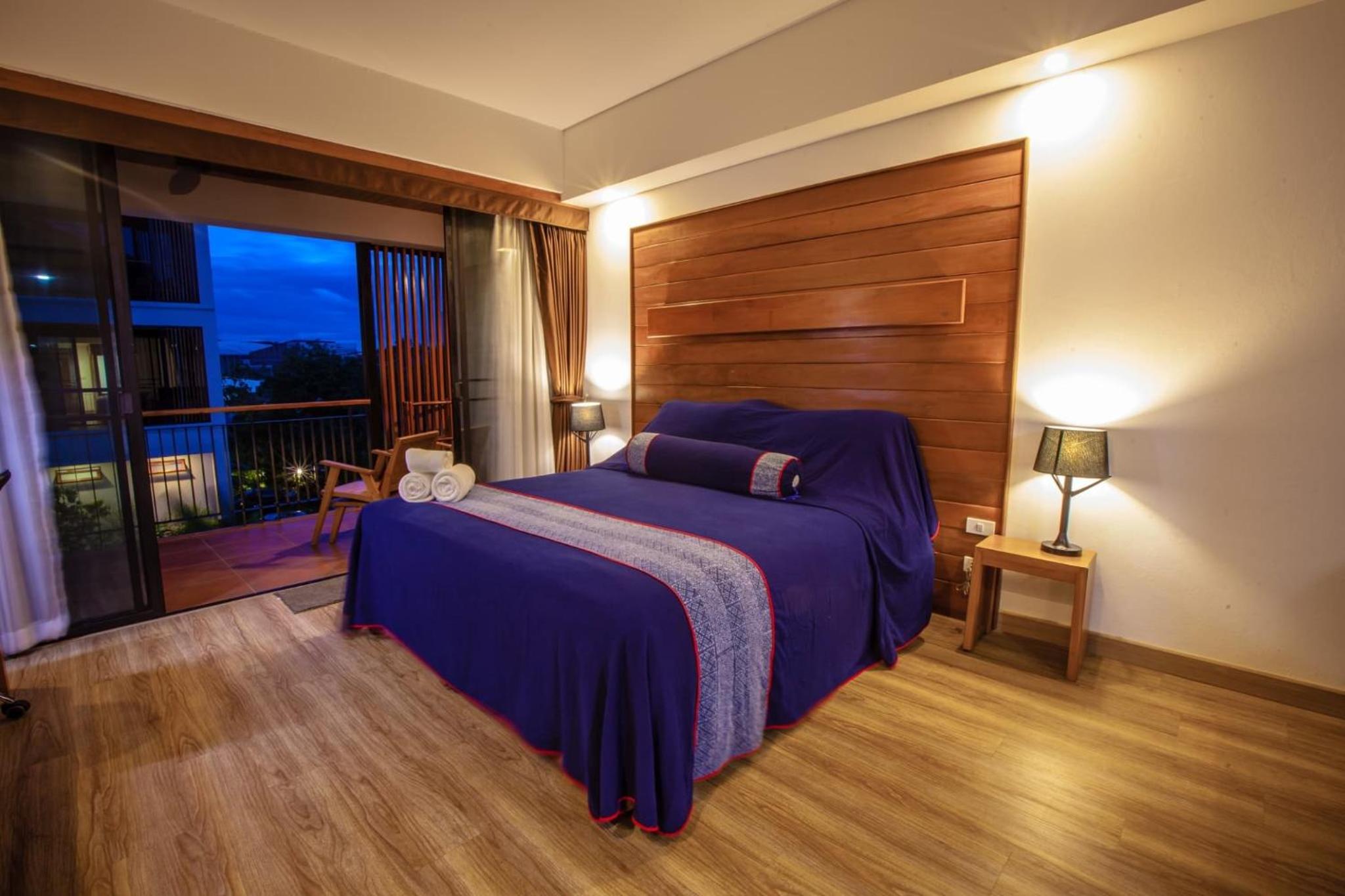Double Room with Balcony - Photo 12
