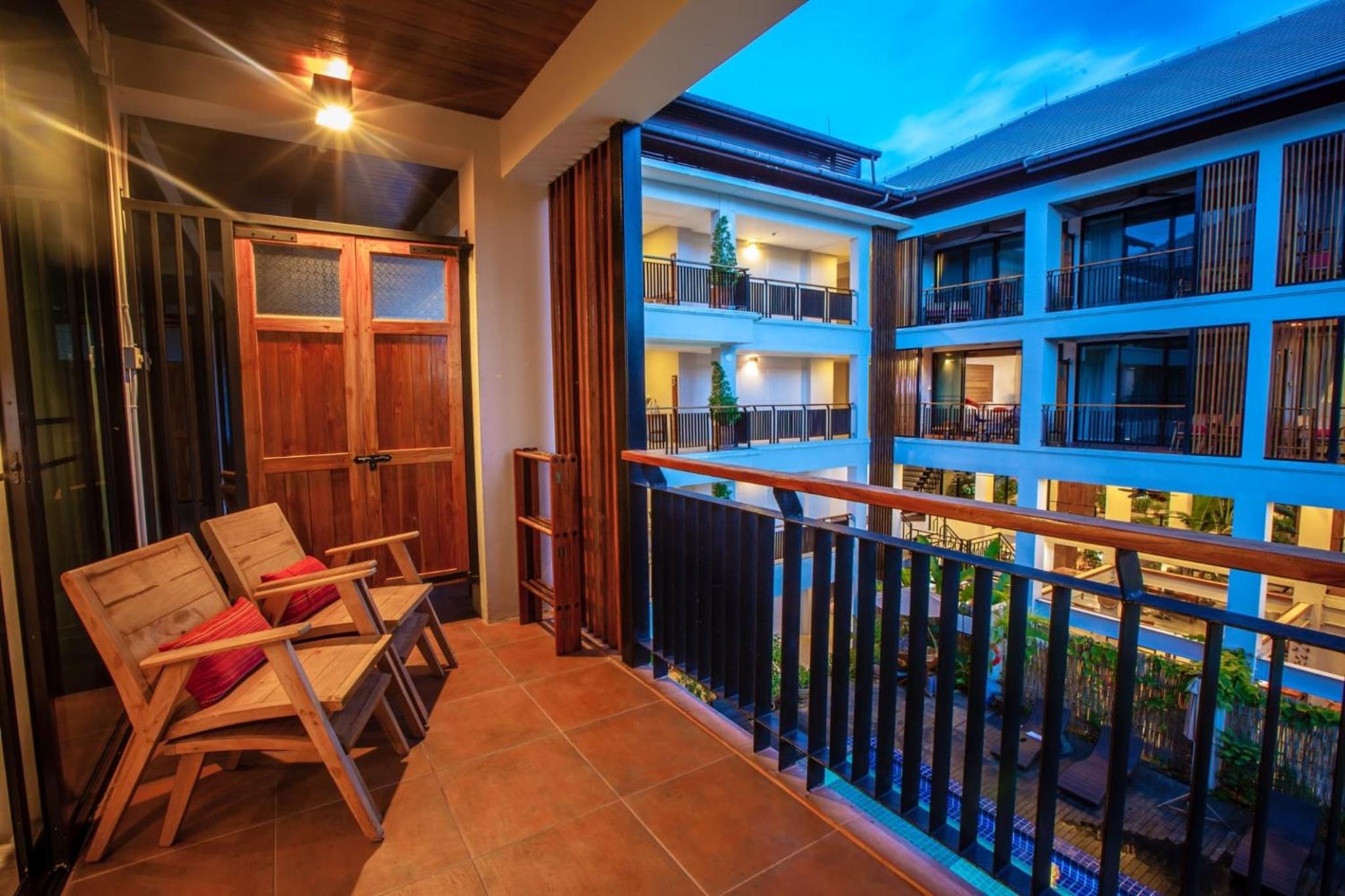 Double Room with Balcony - Photo 11