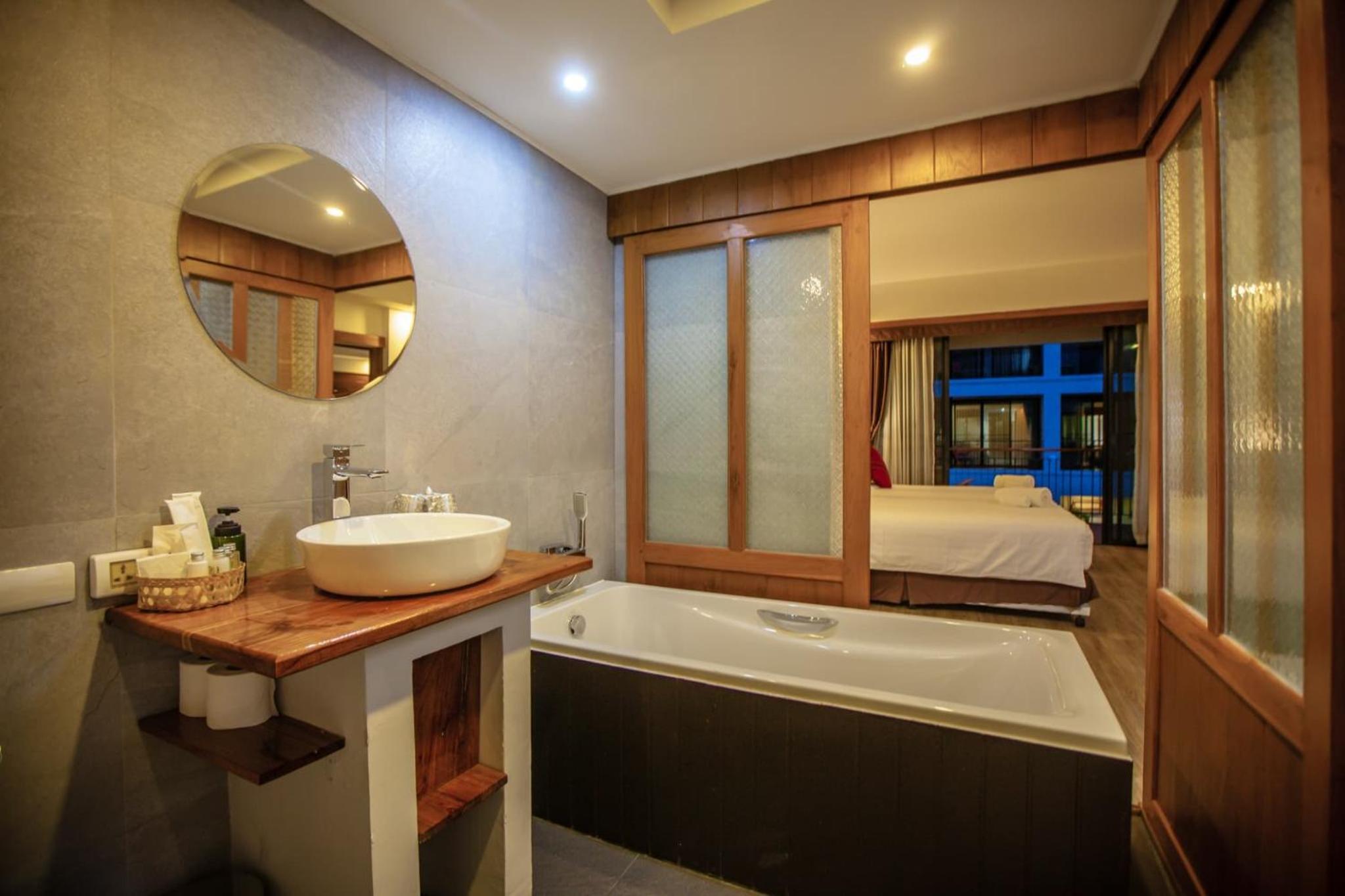 Twin Room with Balcony - Photo 6