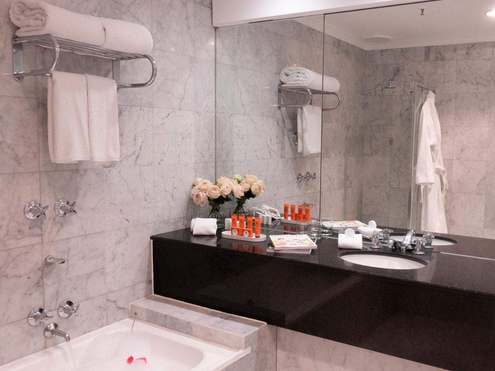 Windsor Suite - Photo 2