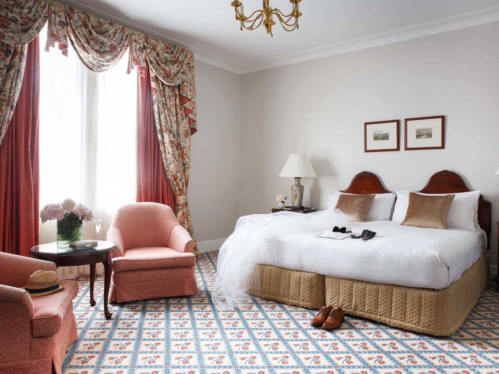 Windsor Suite - Photo 3