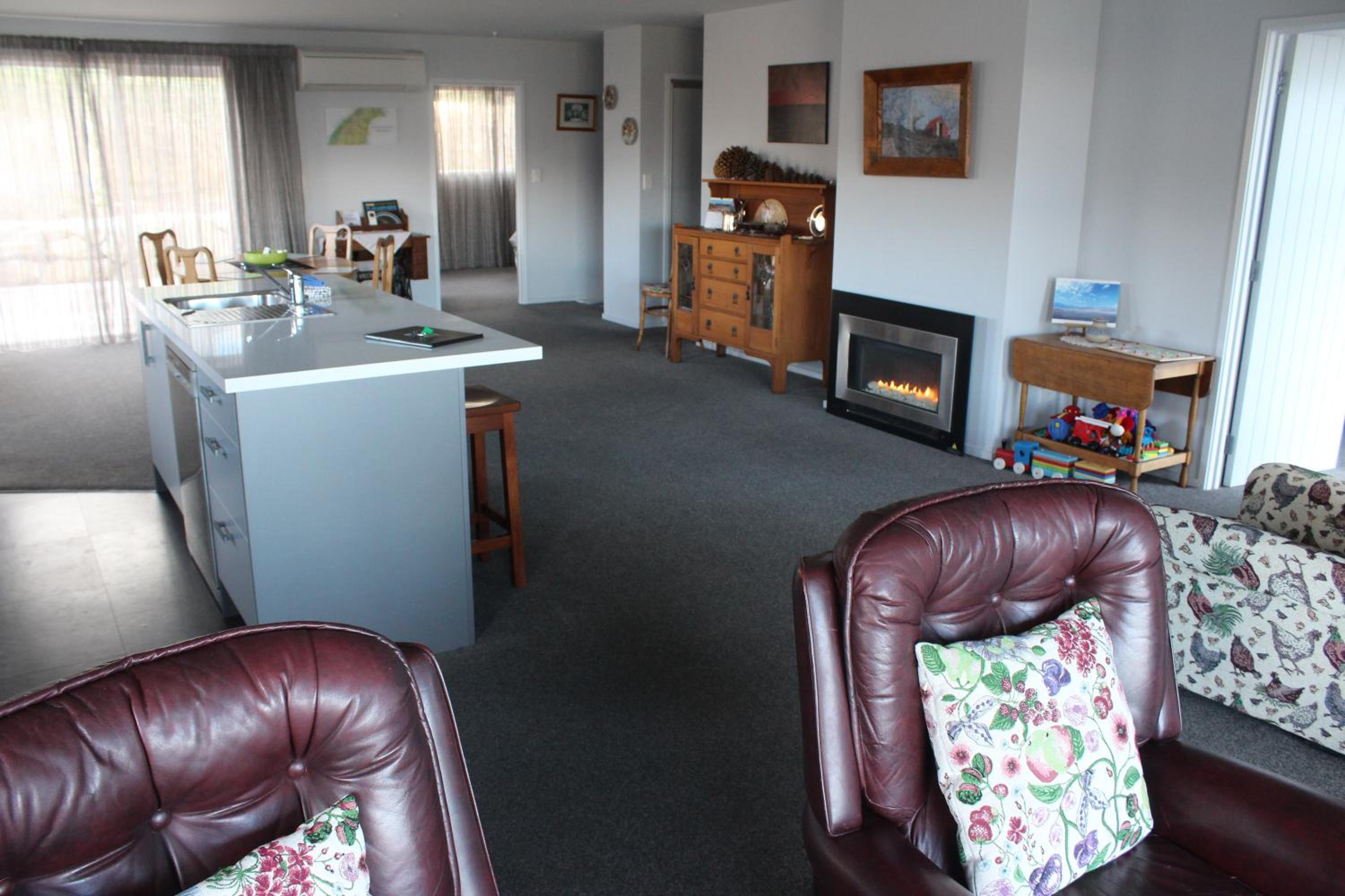 Two-Bedroom Apartment with Lake View - Photo 9