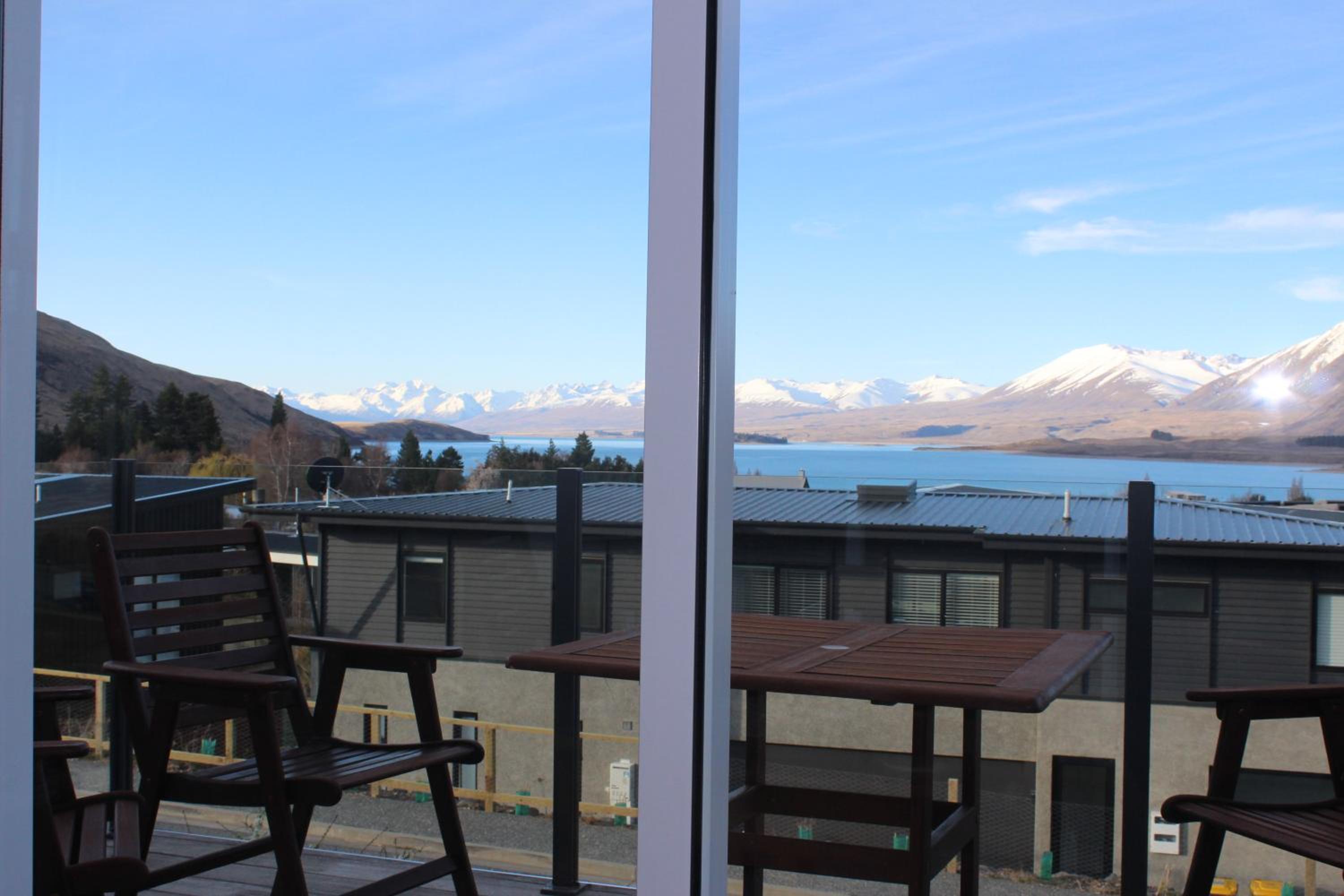 Two-Bedroom Apartment with Lake View - Photo 8