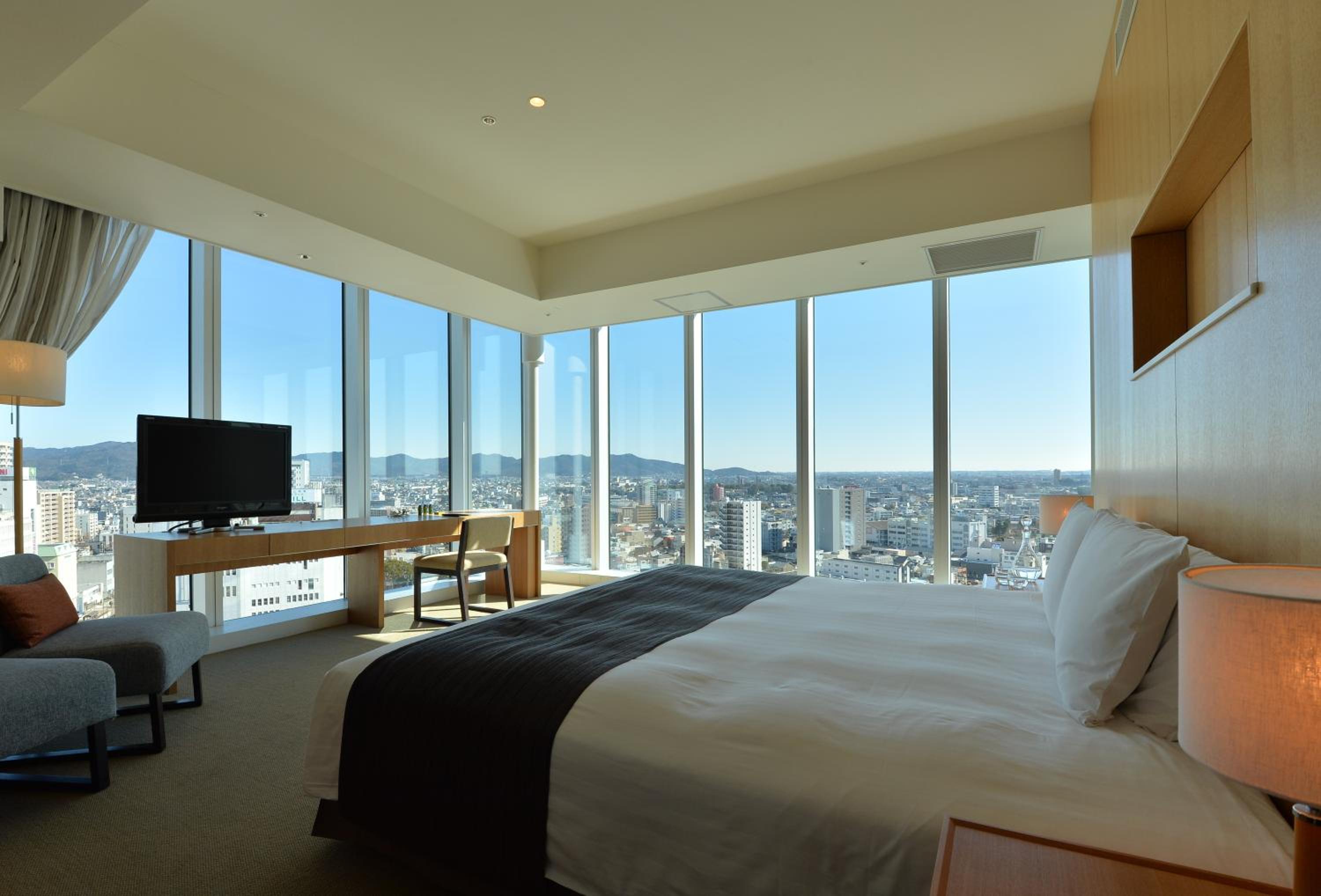Luxe Corner King Room photo 1