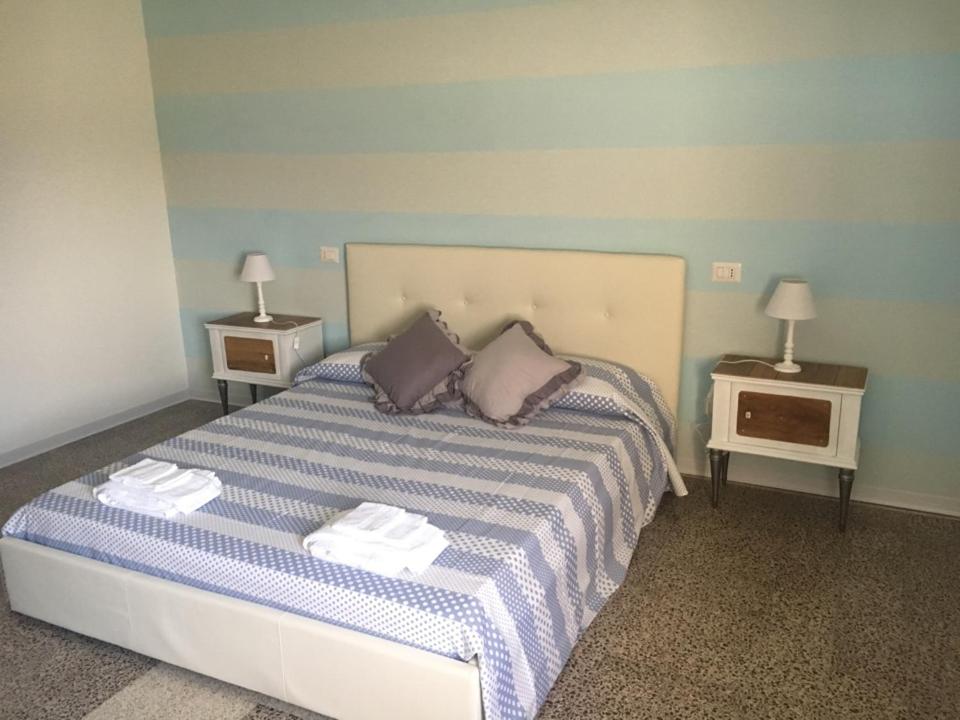 Double Room with Private Bathroom - Photo 2
