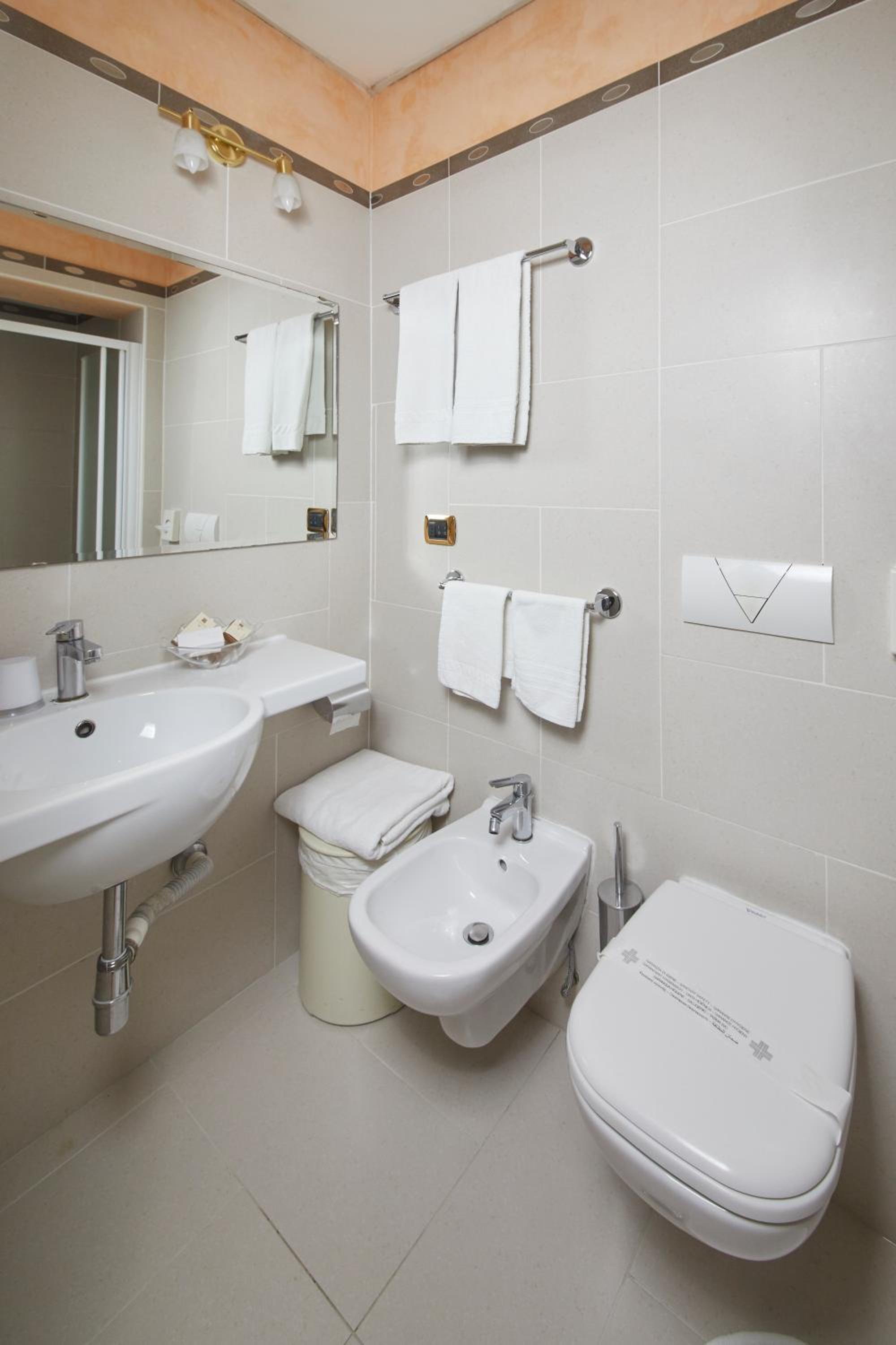 Double Room - Photo 9