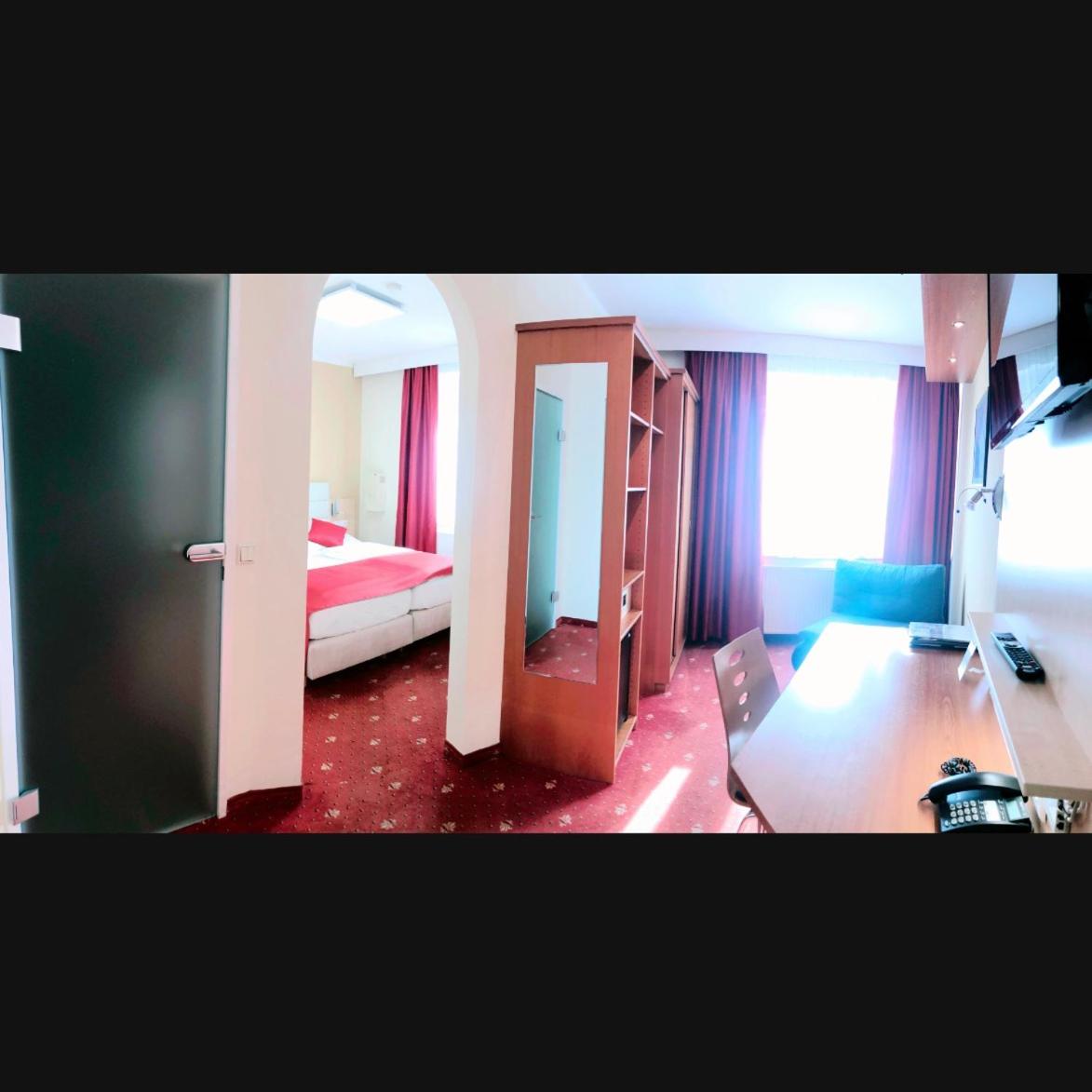 Double or Twin Room photo 2