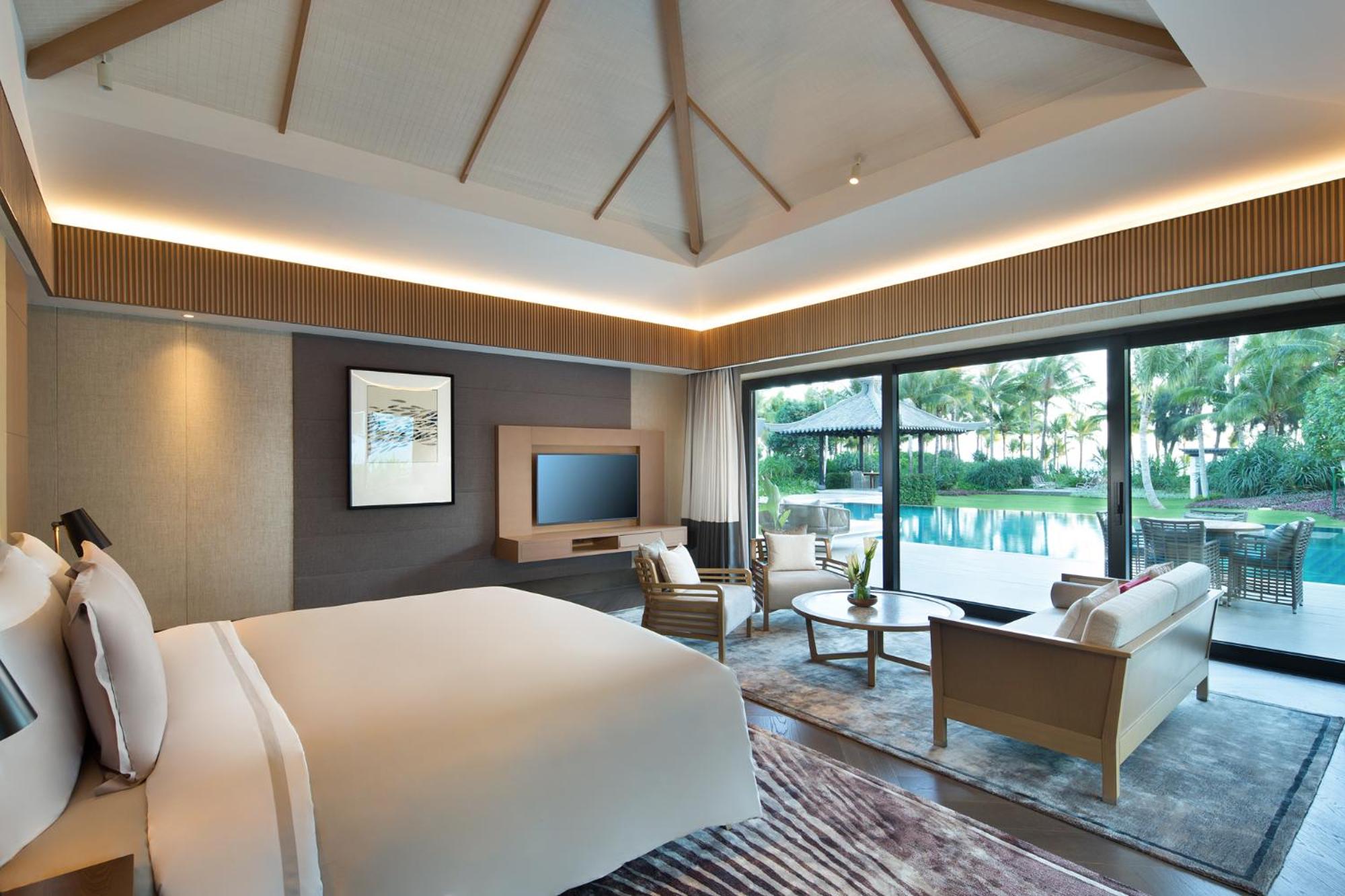 3-Bedroom Oceanfront Pool Villa（Resort credit of RMB 1000 per day + 24 hours culturist service) photo 3