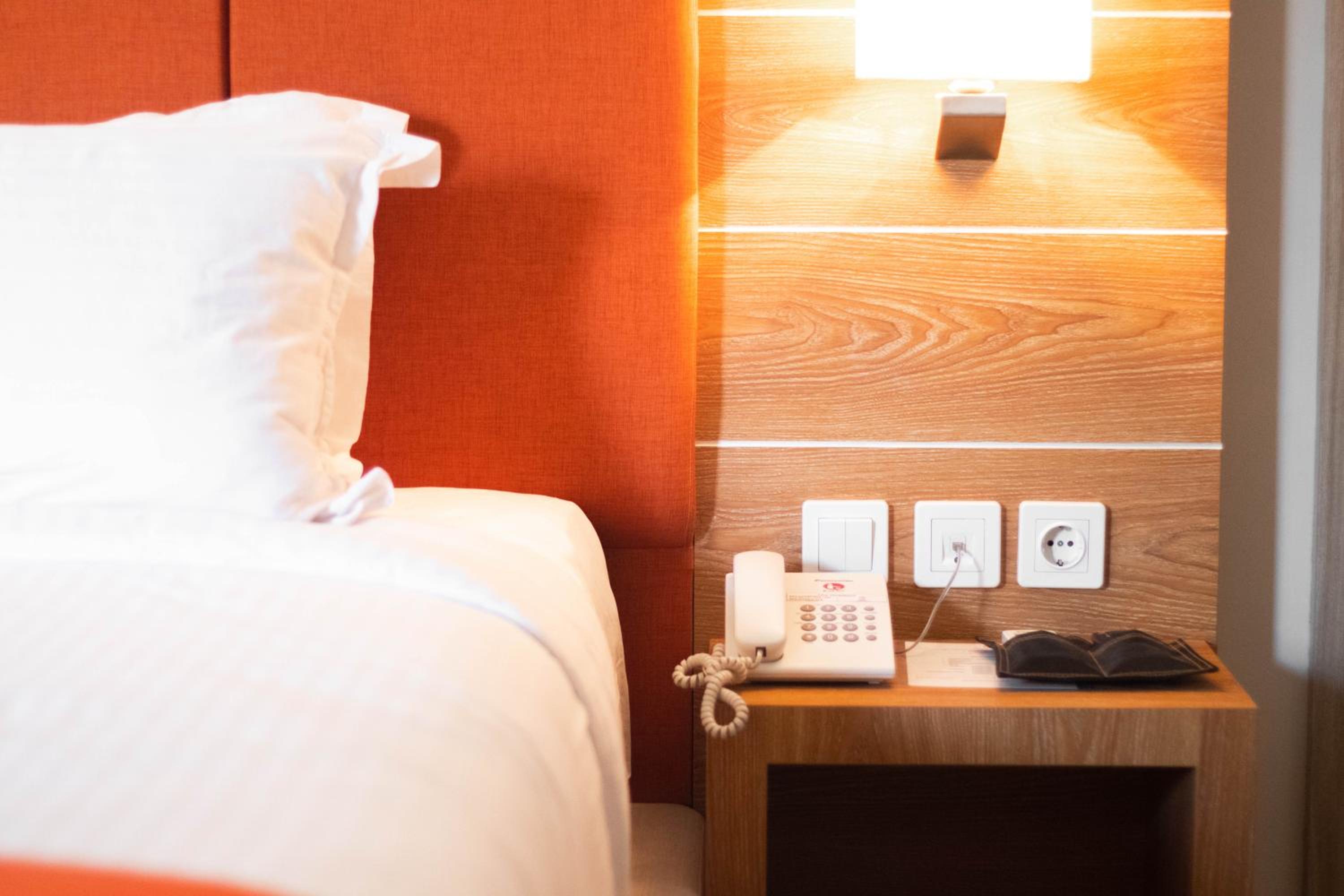 Deluxe Double Room - Photo 9