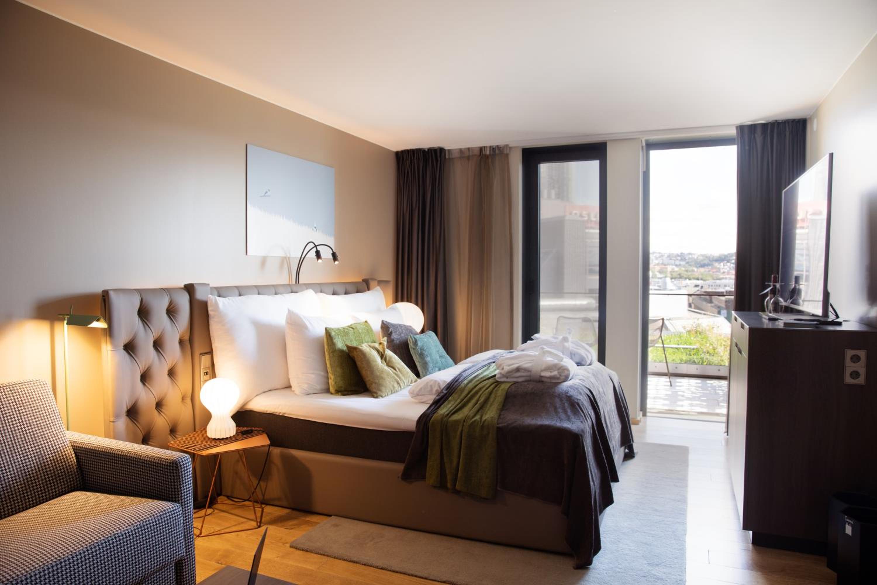 Deluxe Double or Twin Room thumbnail 6