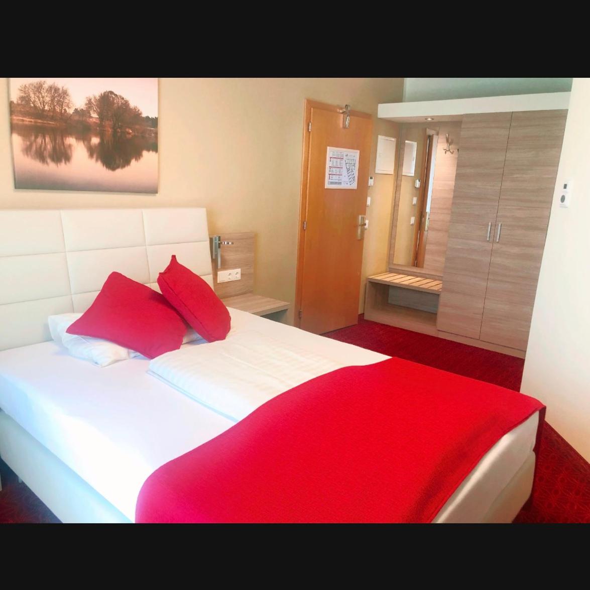 Double or Twin Room - Photo 6