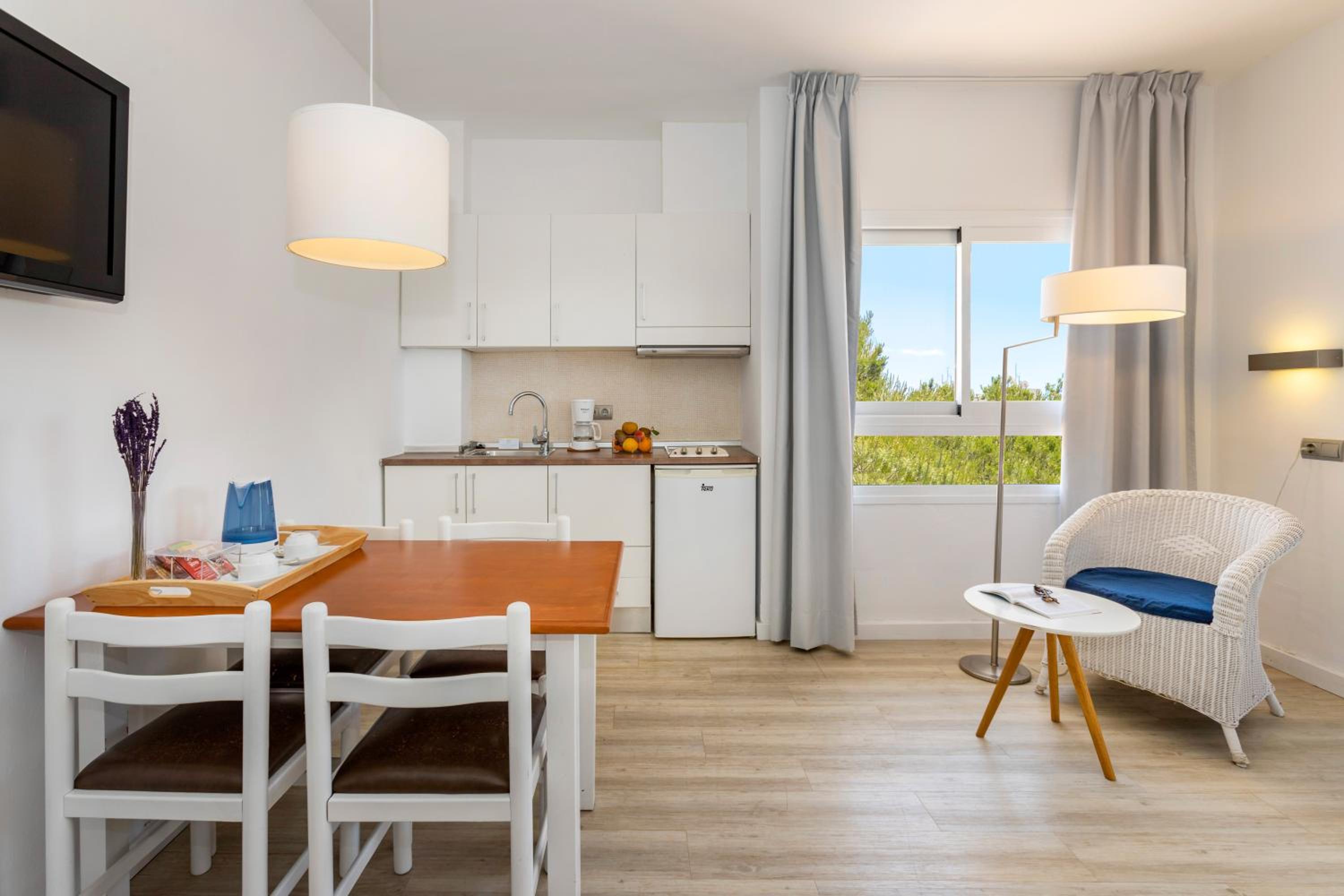 Superior Two-Bedroom Apartment - Photo 9
