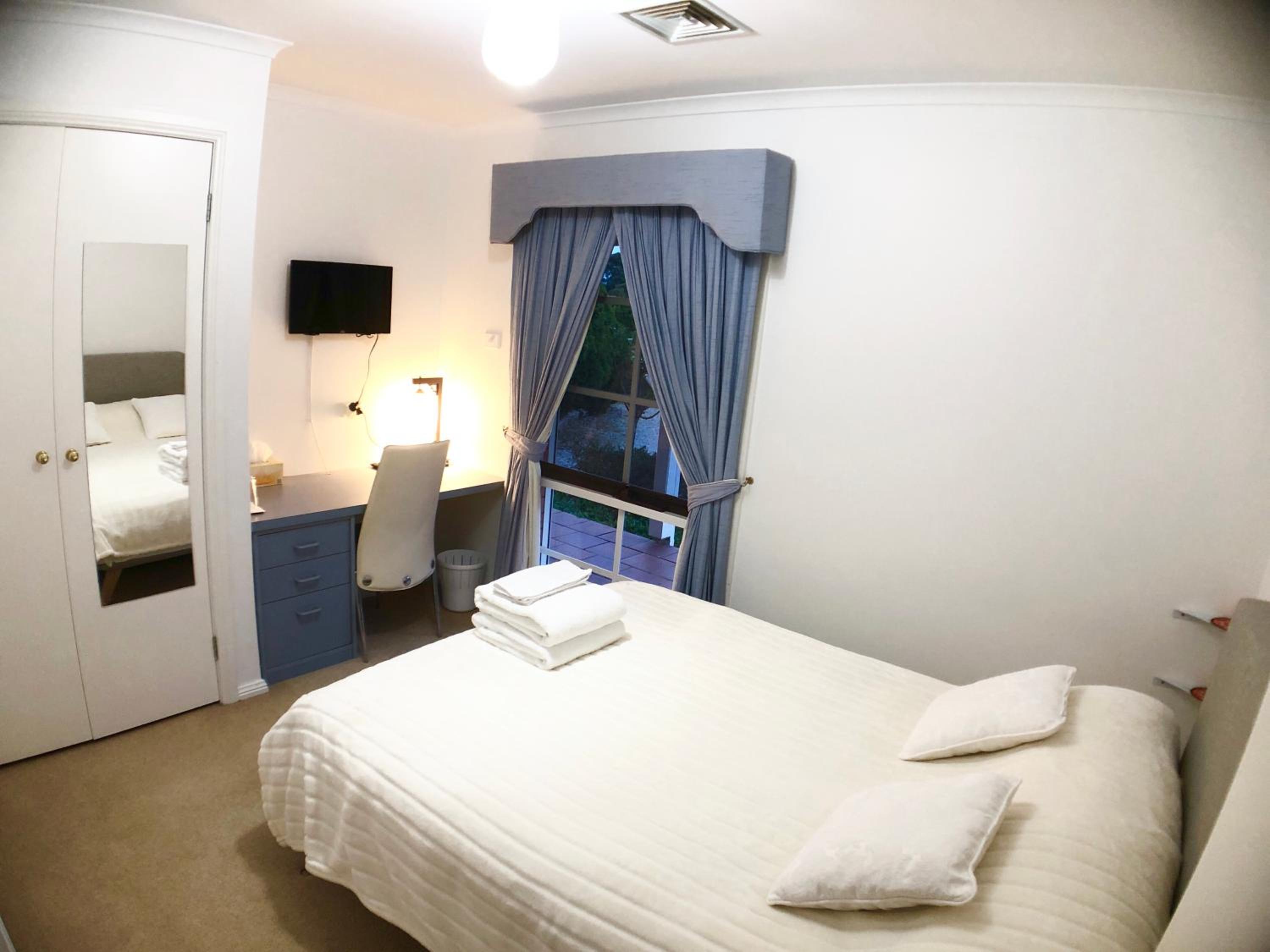 Double Room with Shared Bathroom photo 3