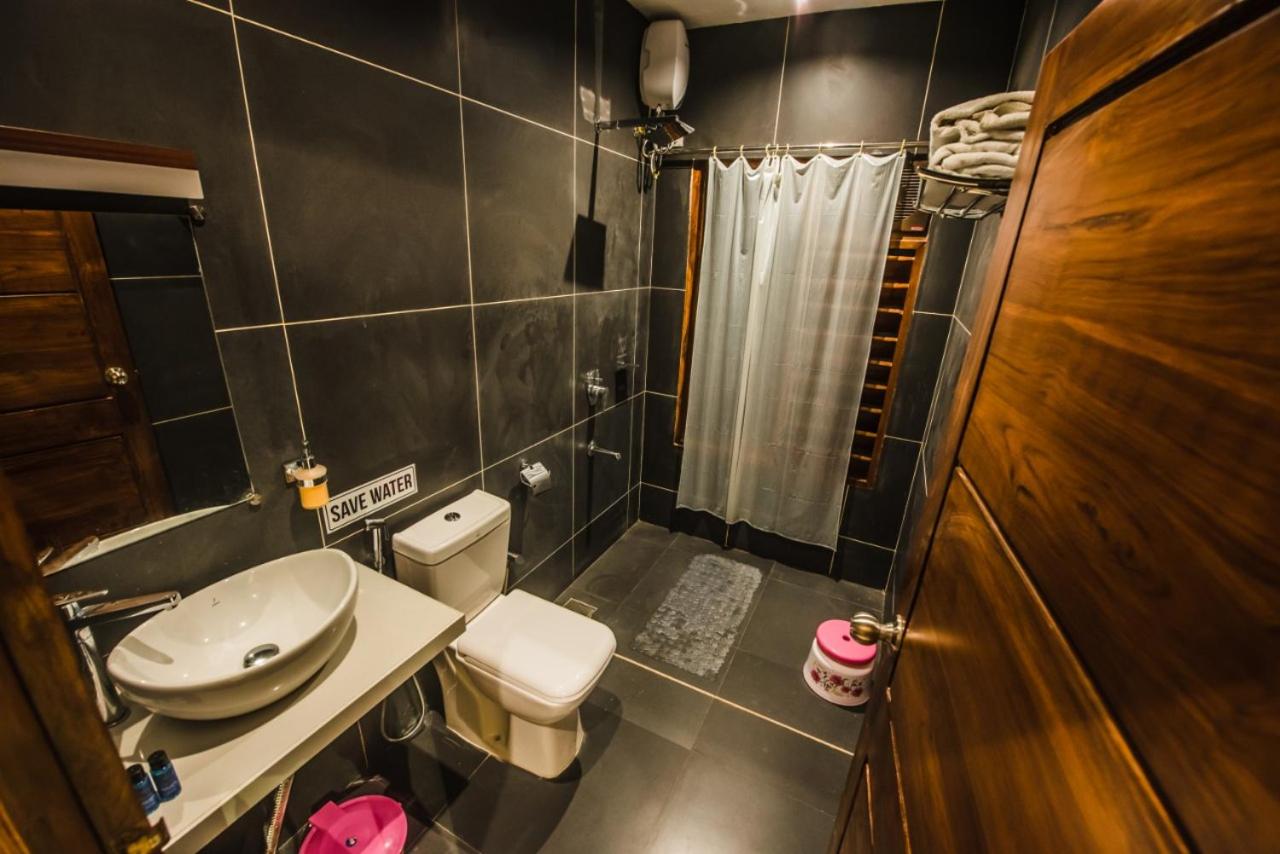 Deluxe Double Room with Balcony photo 3