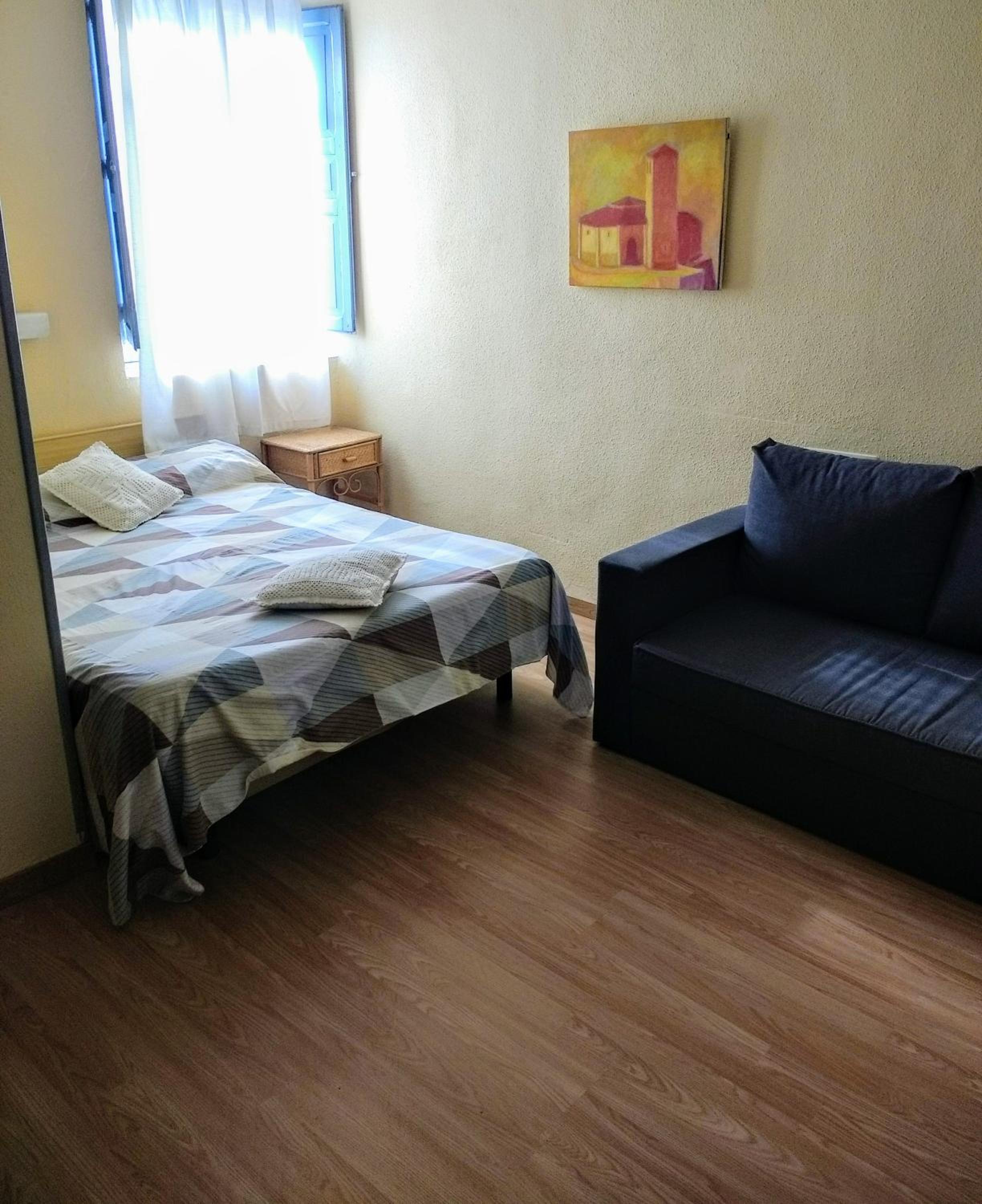 Single Room With Private Bathroom photo 3