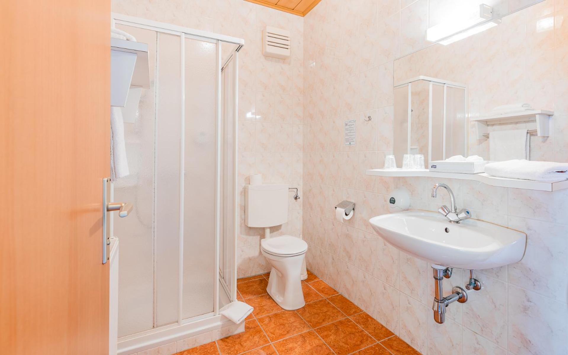 Double or Twin Room - Photo 4