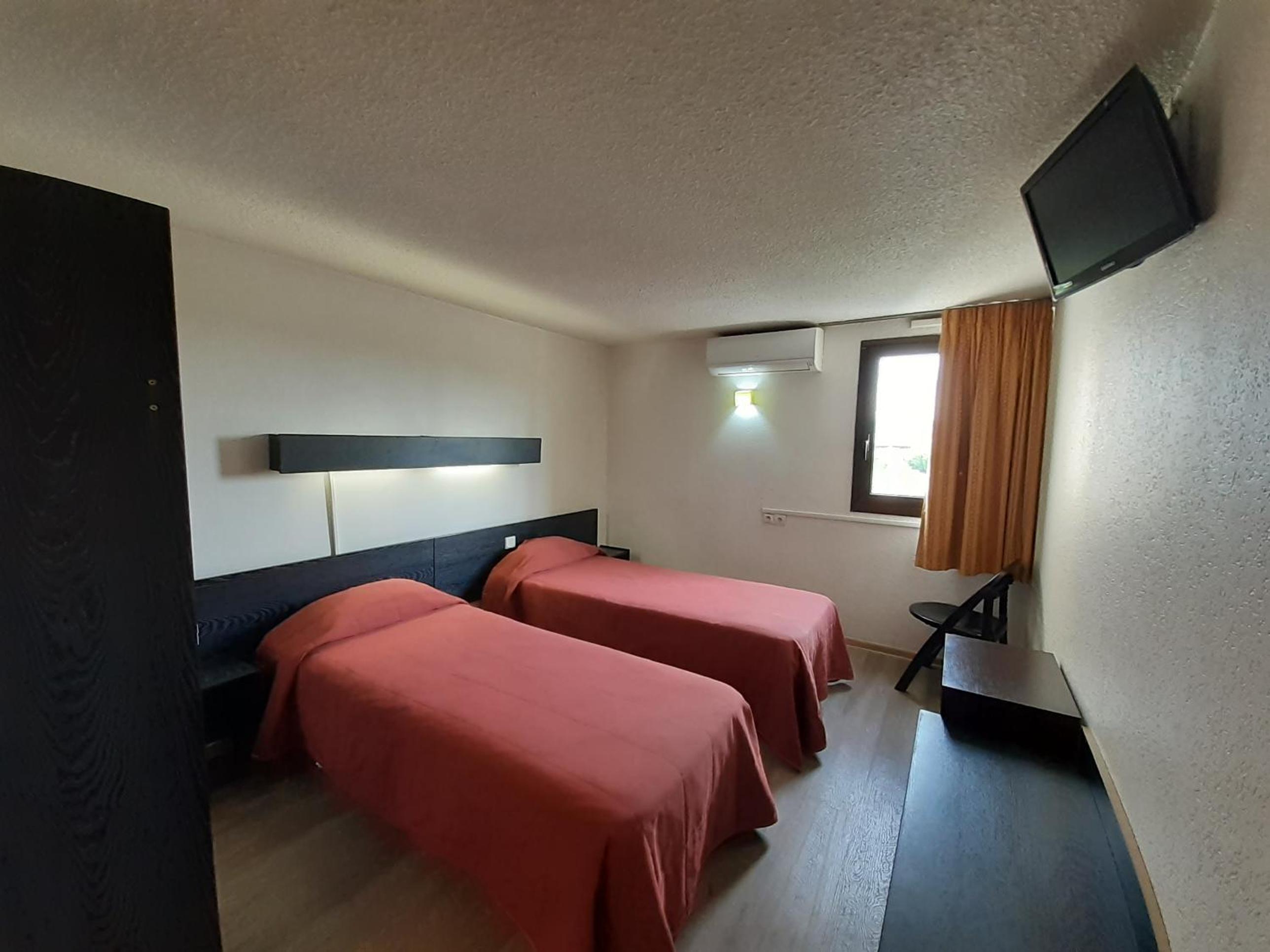 Economic Twin Room - Photo 1