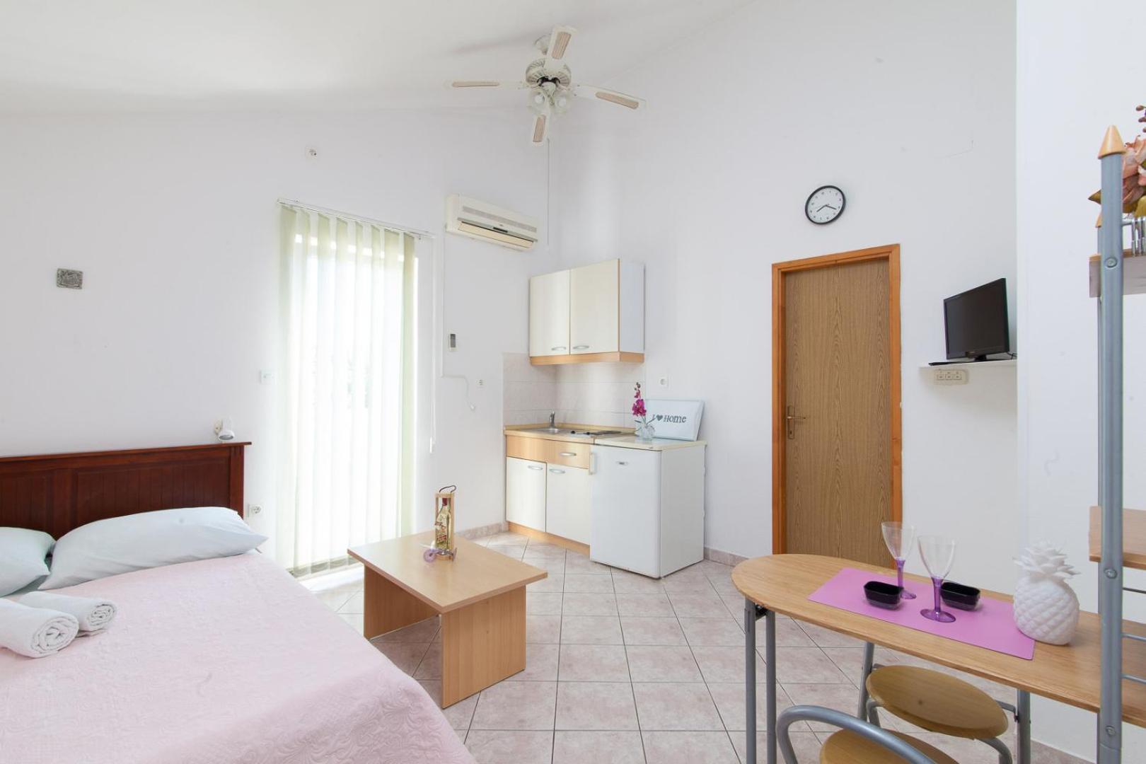 Studio Apartment photo 1
