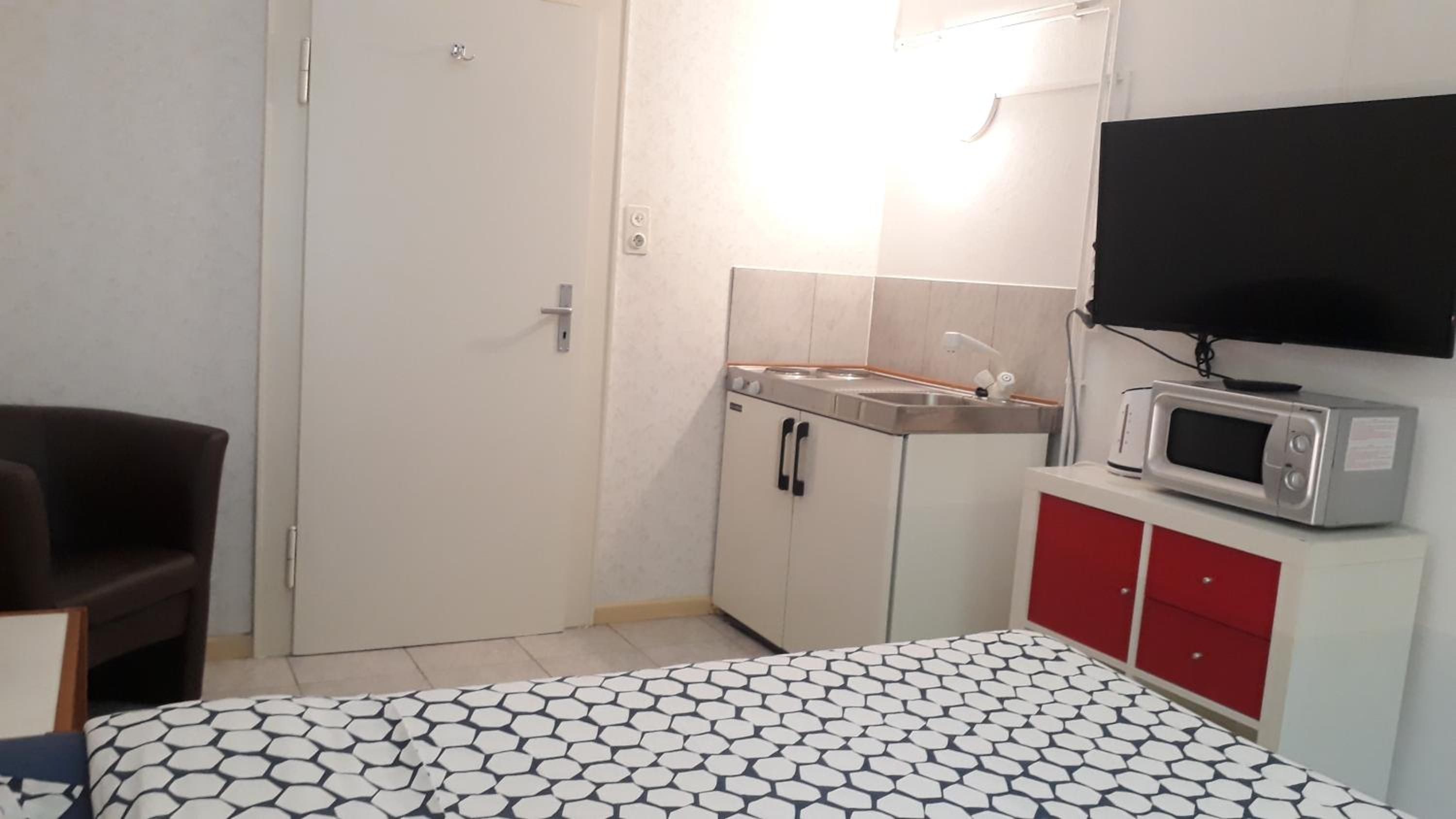 Studio Apartment photo 1