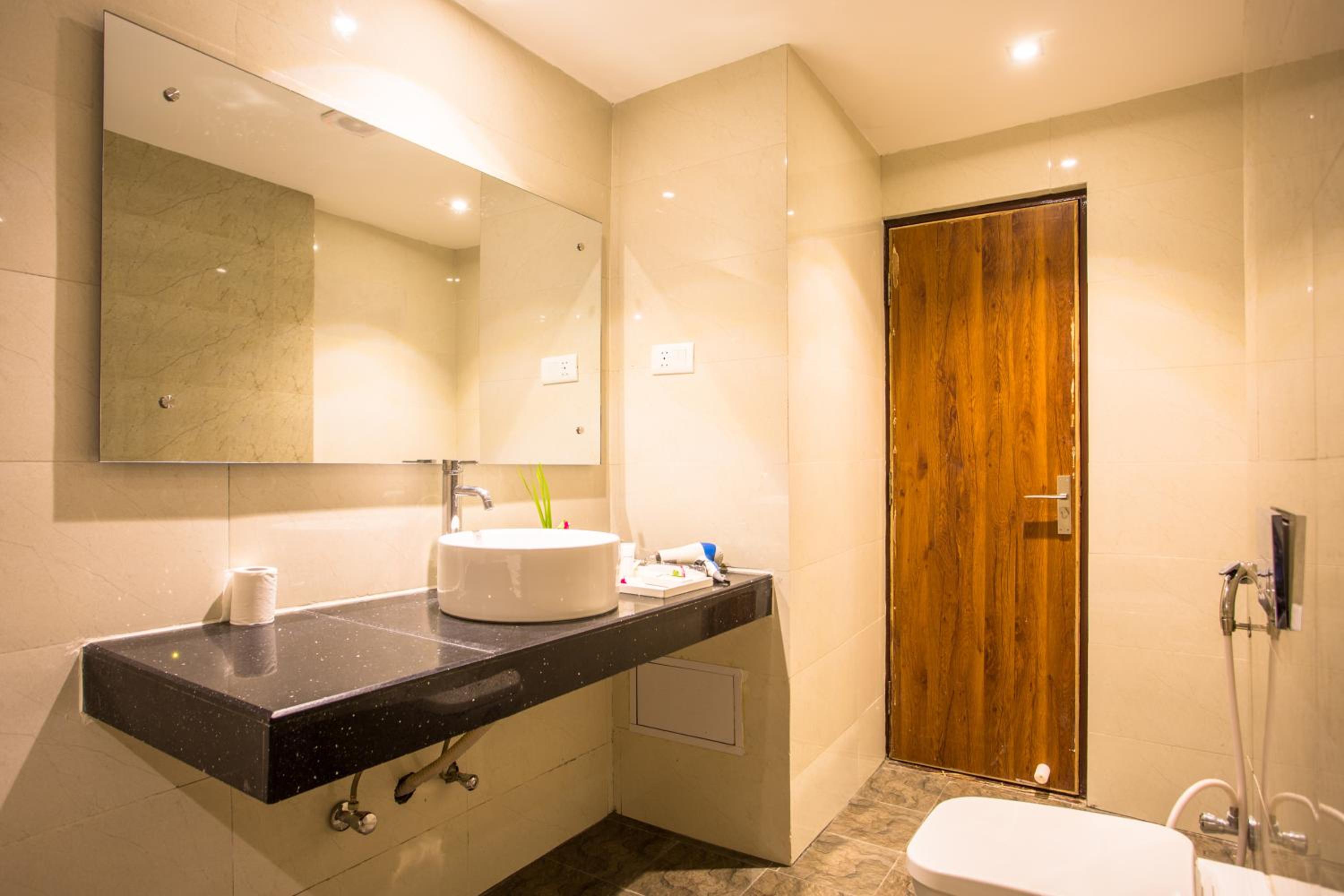 King Suite with Pool View photo 2
