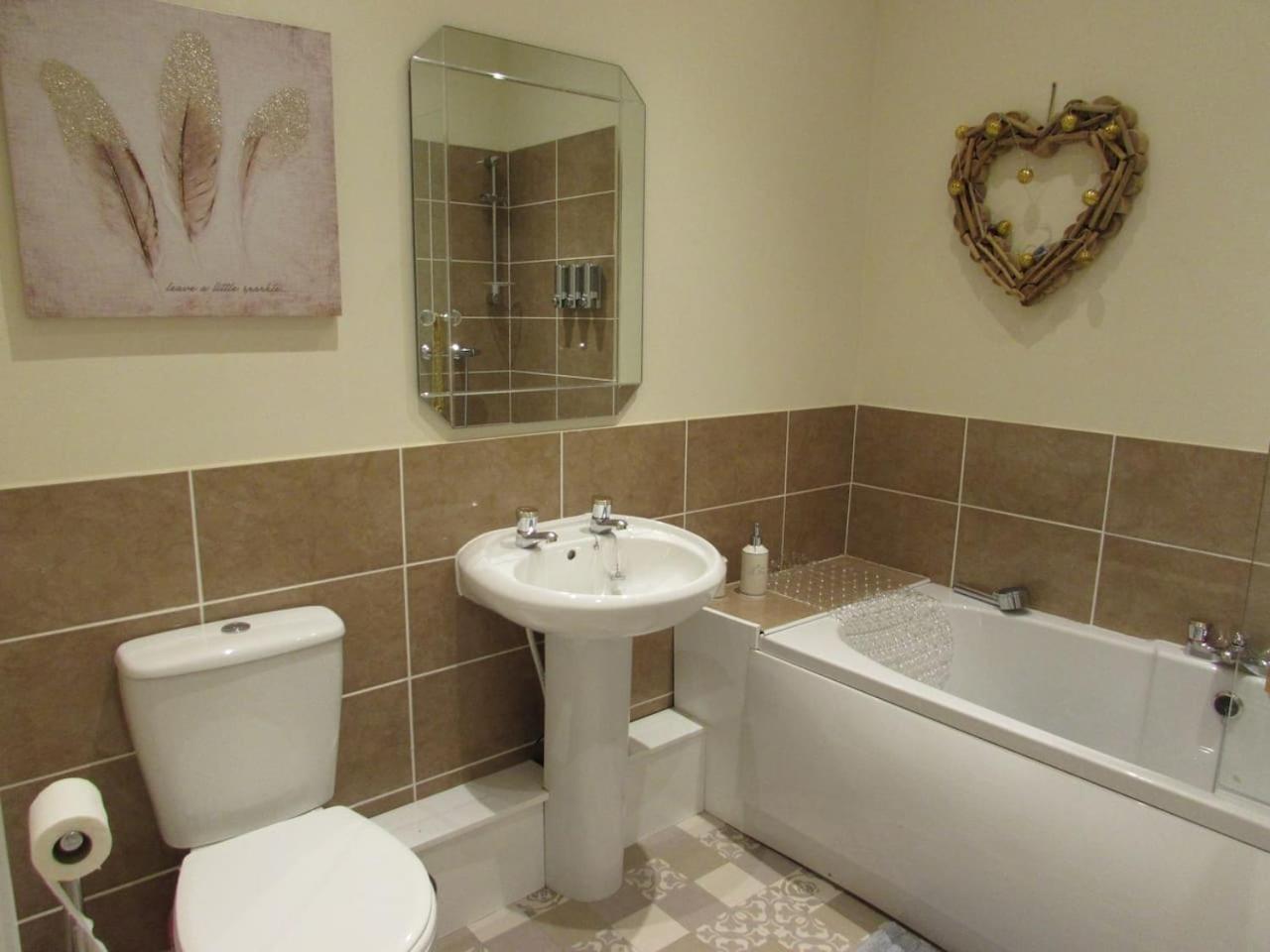 Two-Bedroom Apartment photo 3