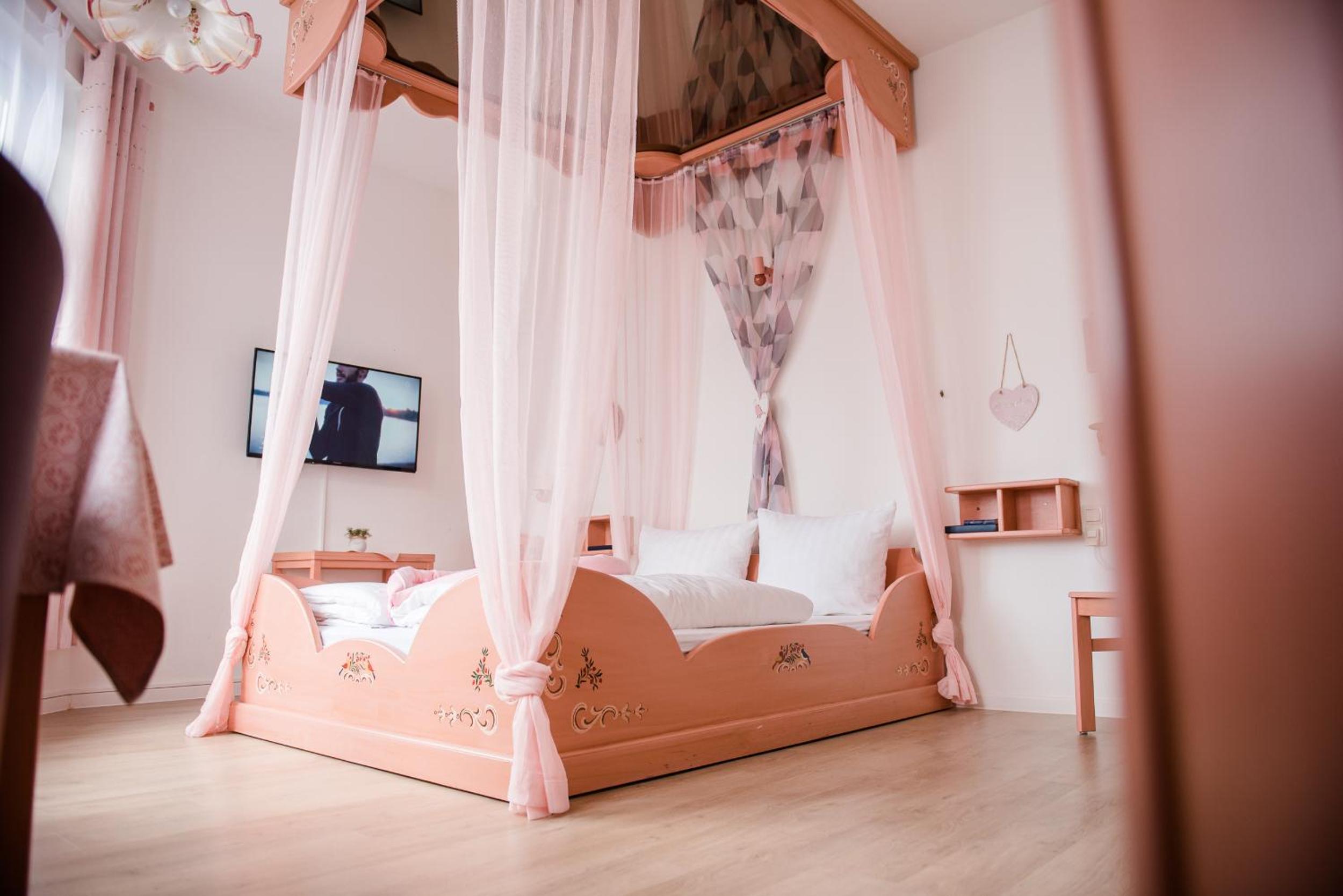 Budget Double Room photo 3