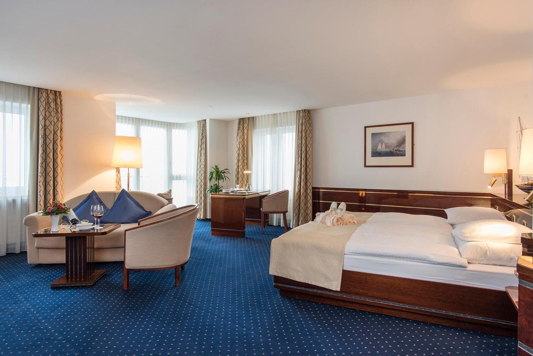 Suite - Lake View - Photo 1