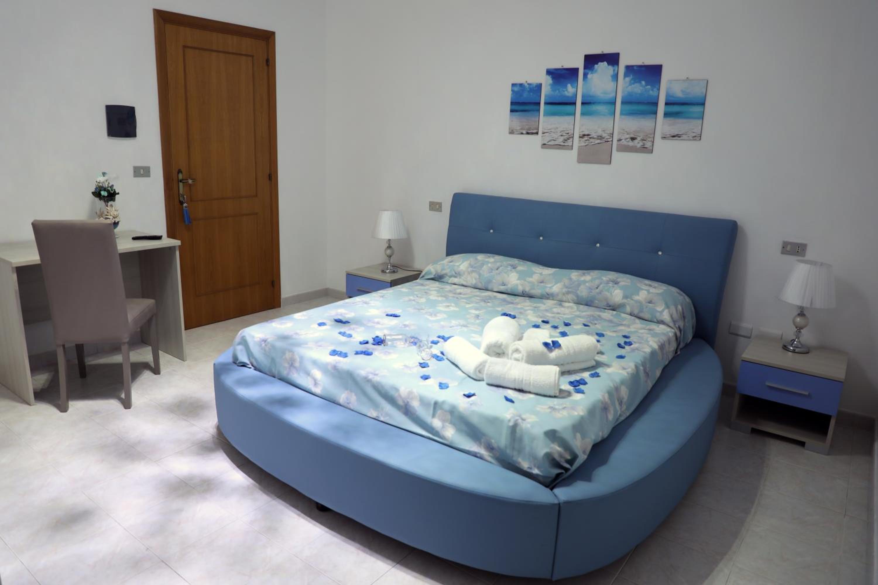 Deluxe King Room photo 3