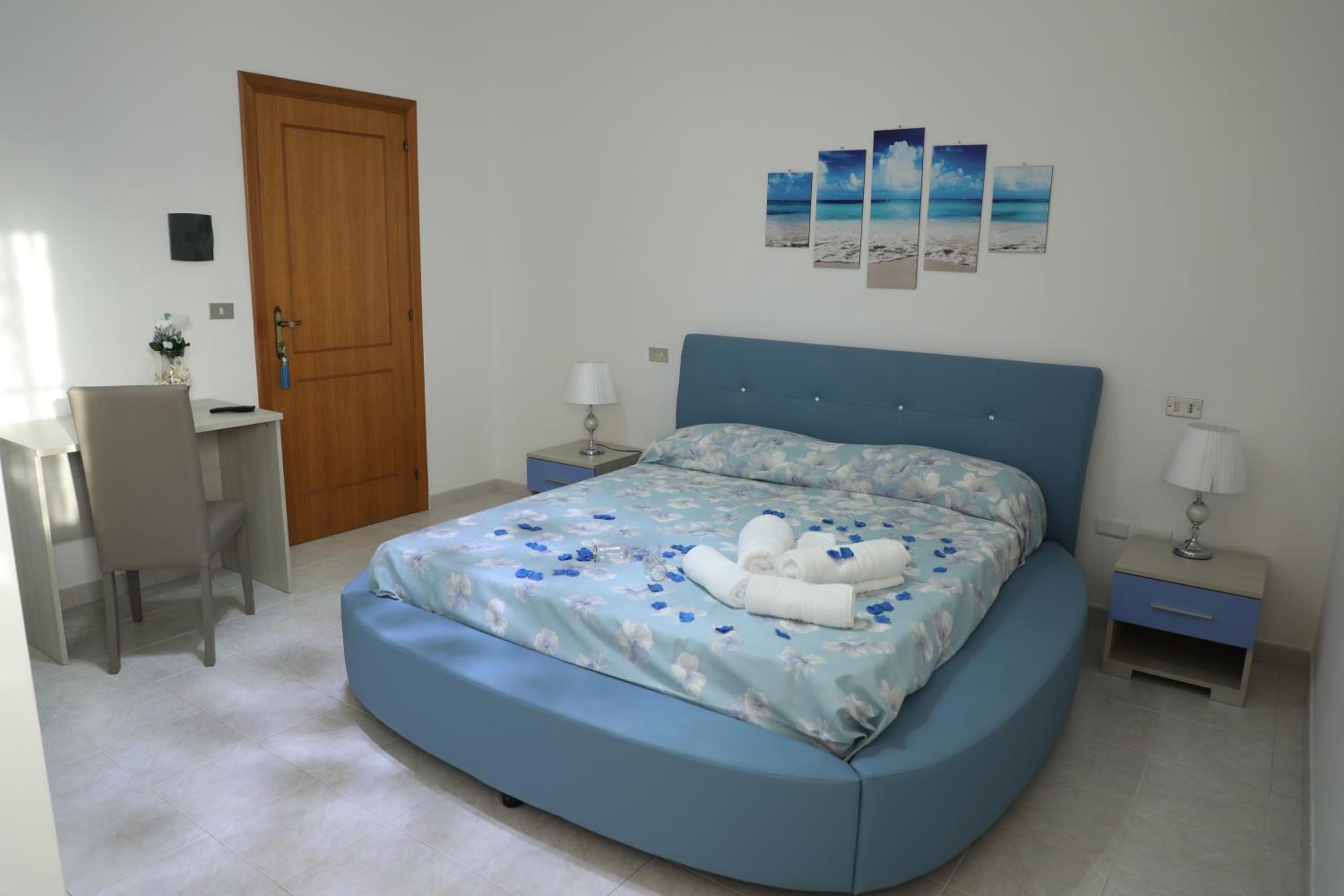 Deluxe King Room photo 1