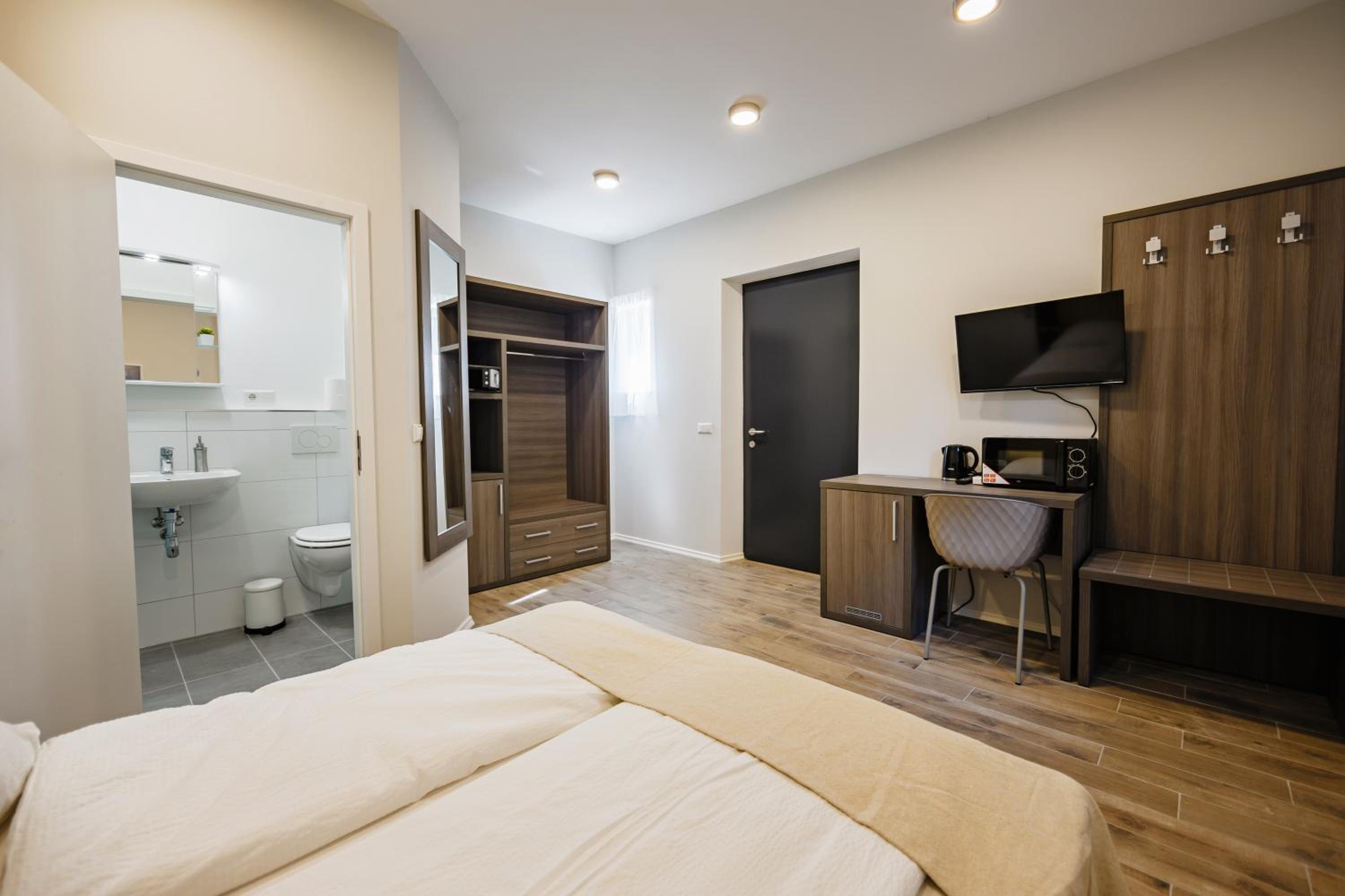 Budget Double Room photo 2