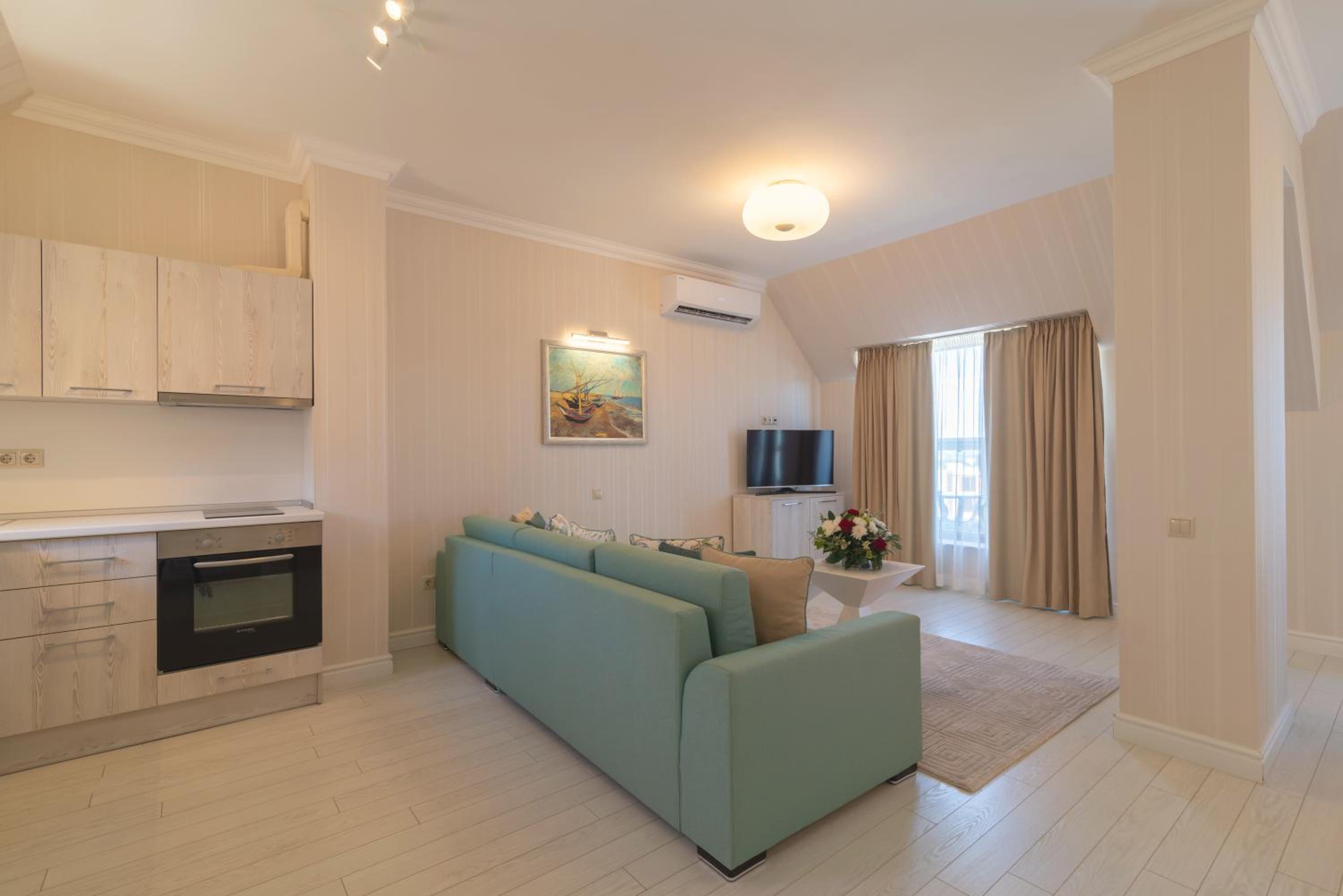 Deluxe Two-Bedroom Apartment with Sea View photo 3