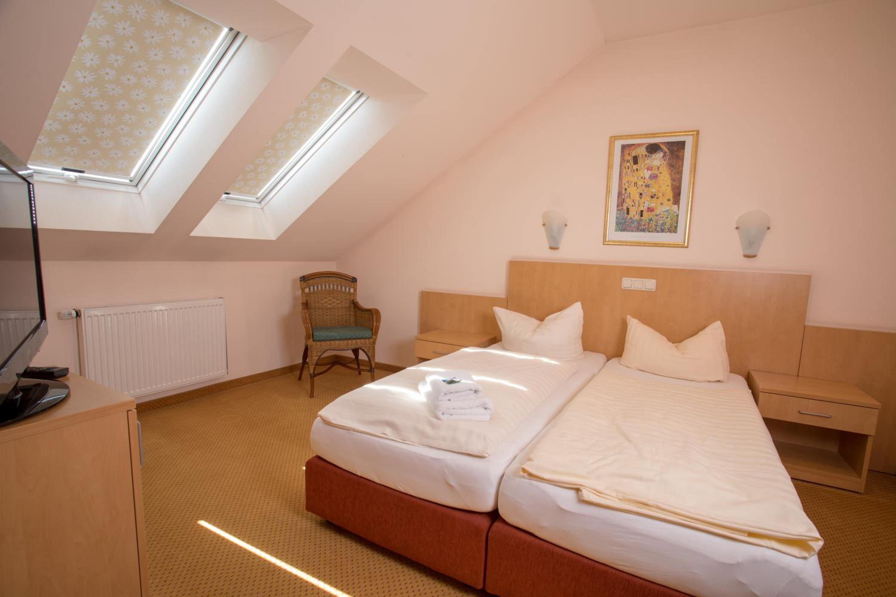 Landhof Single Room