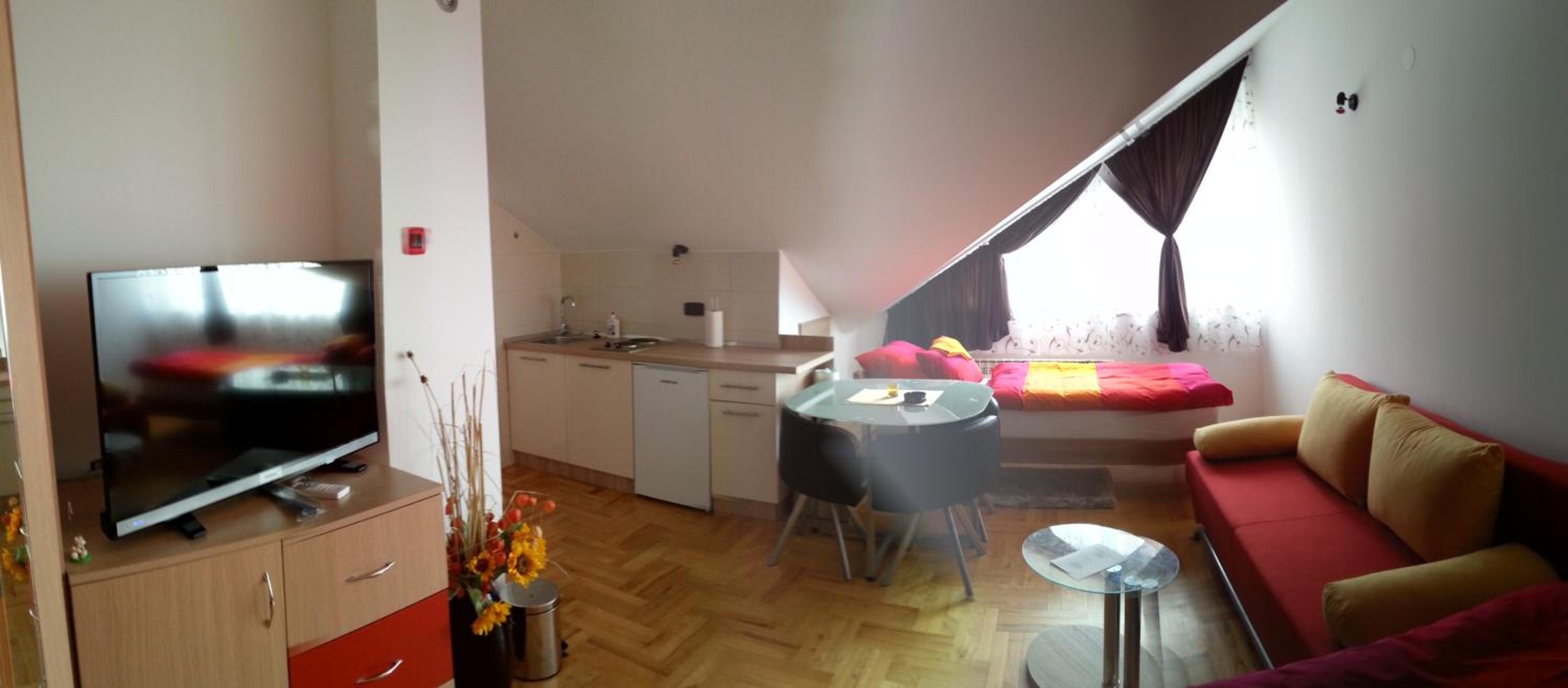 Family Studio - Photo 2