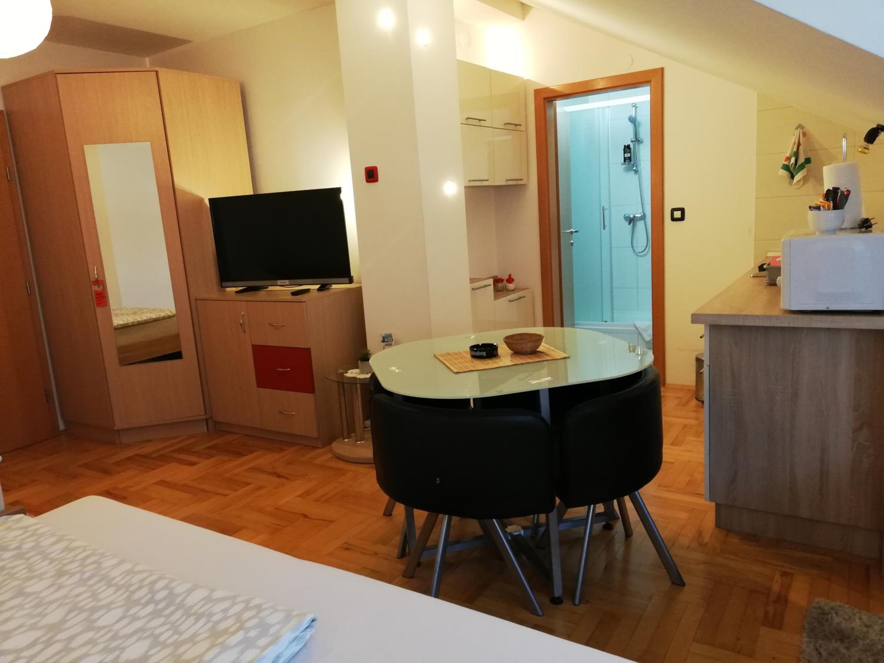 Family Studio - Photo 22