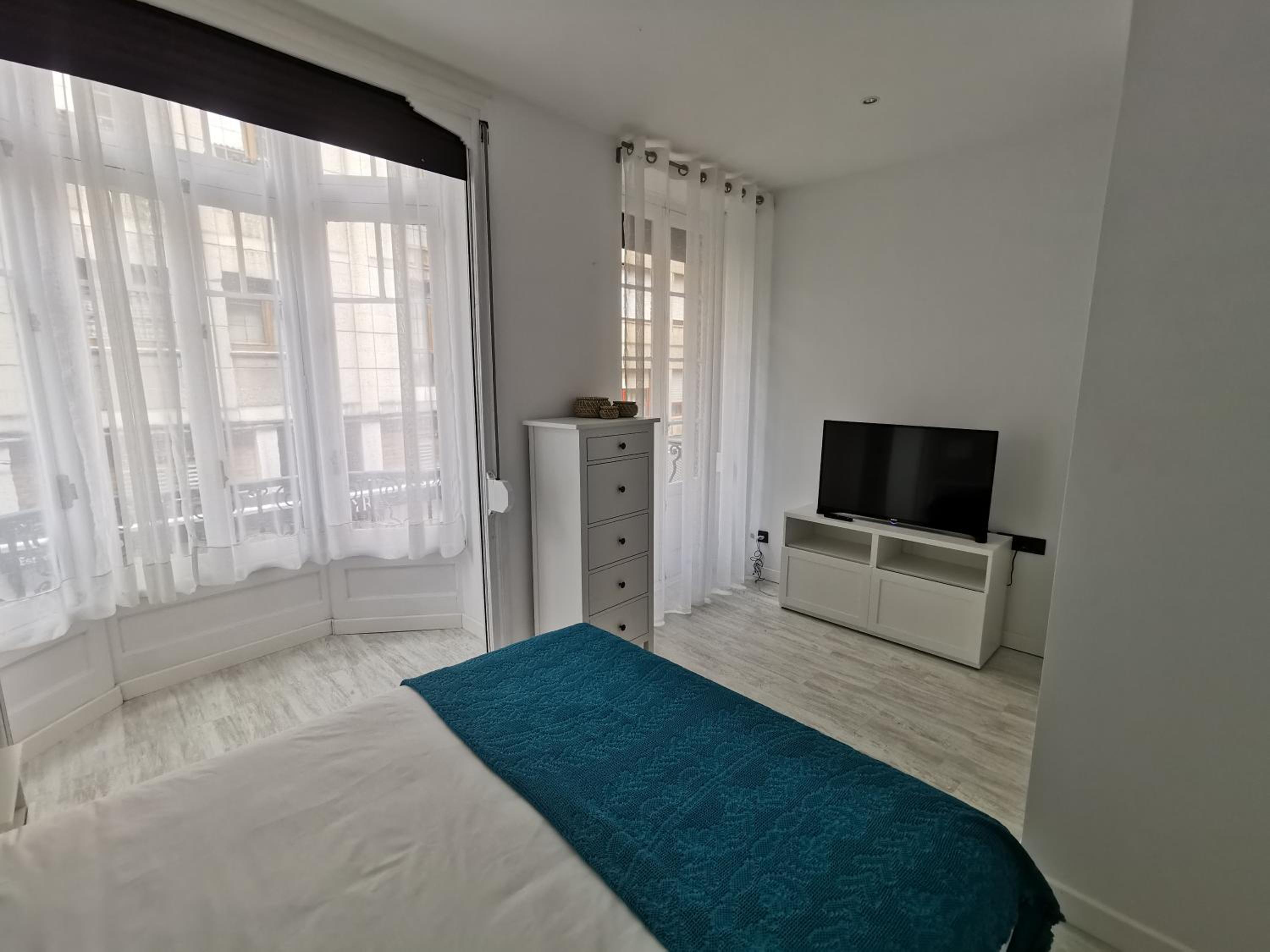 Two-Bedroom Apartment - Photo 2
