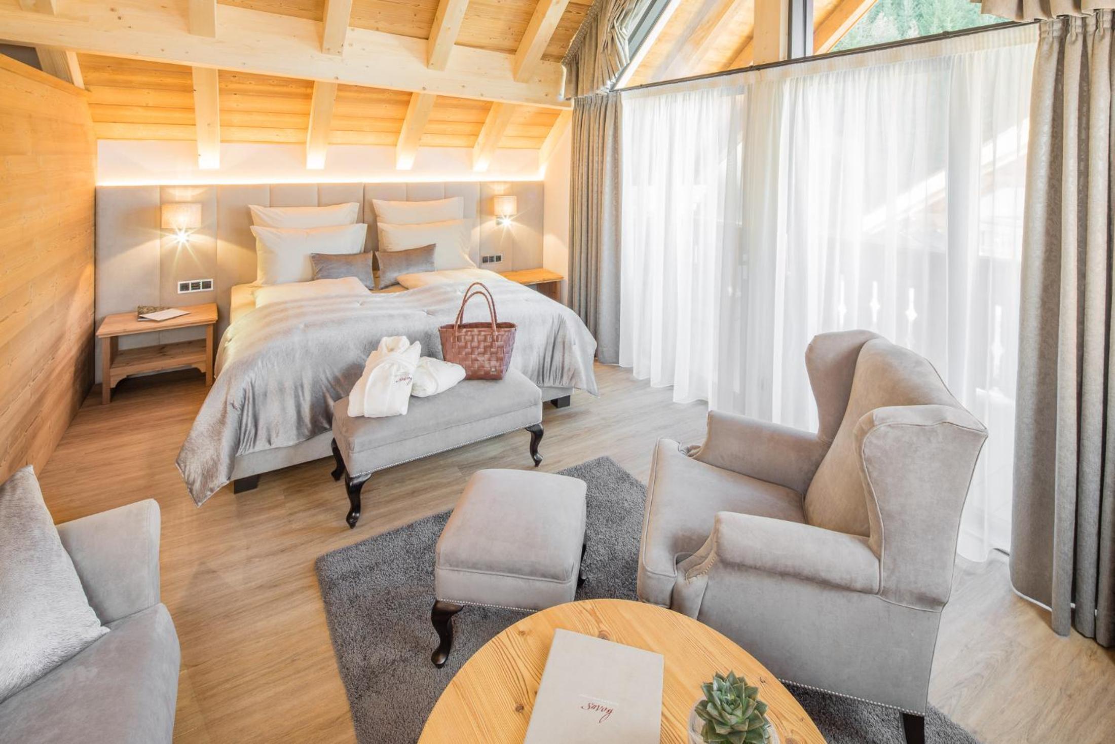 Suite with Hot Tub