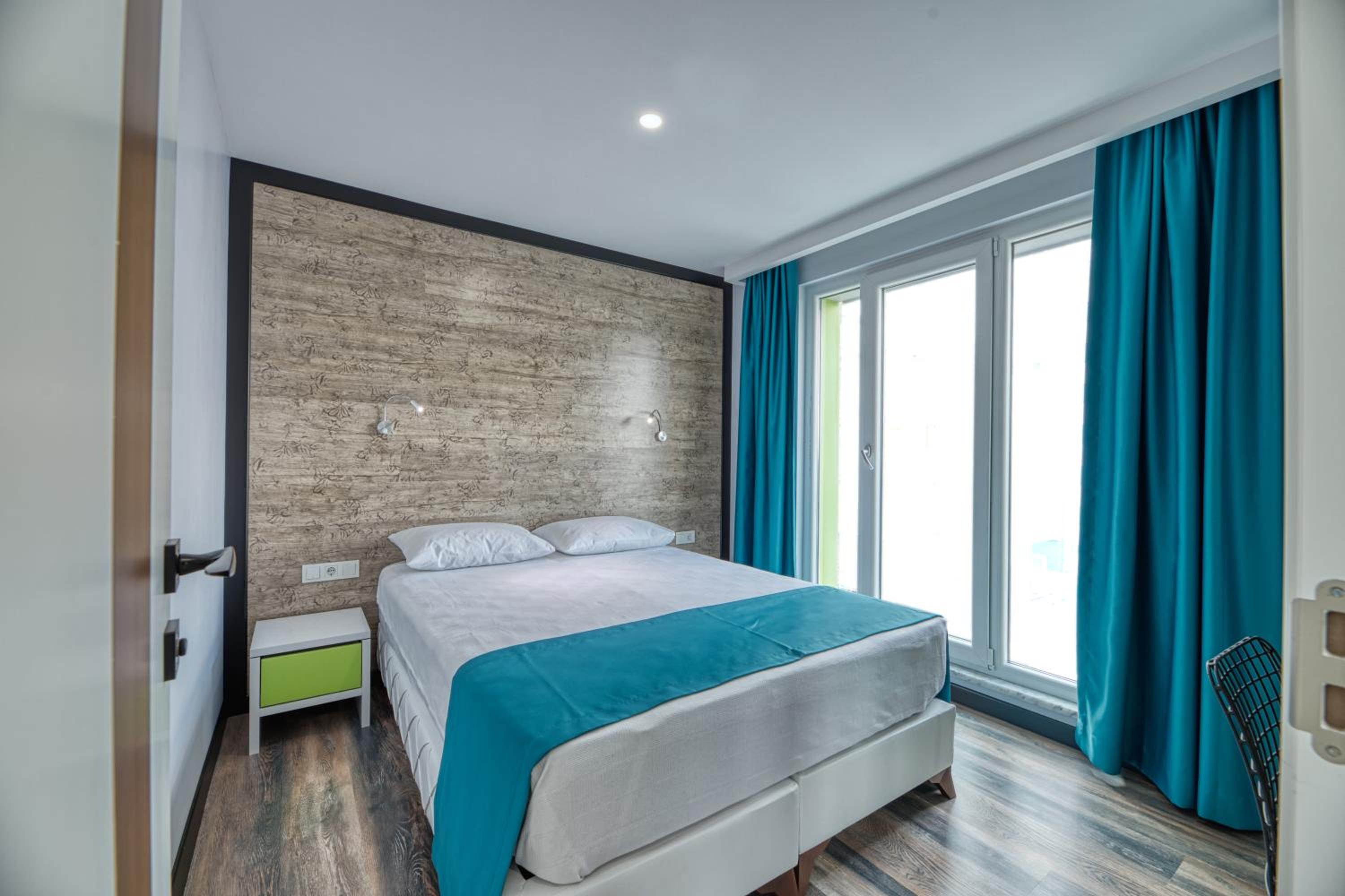 Corner Suite photo 2