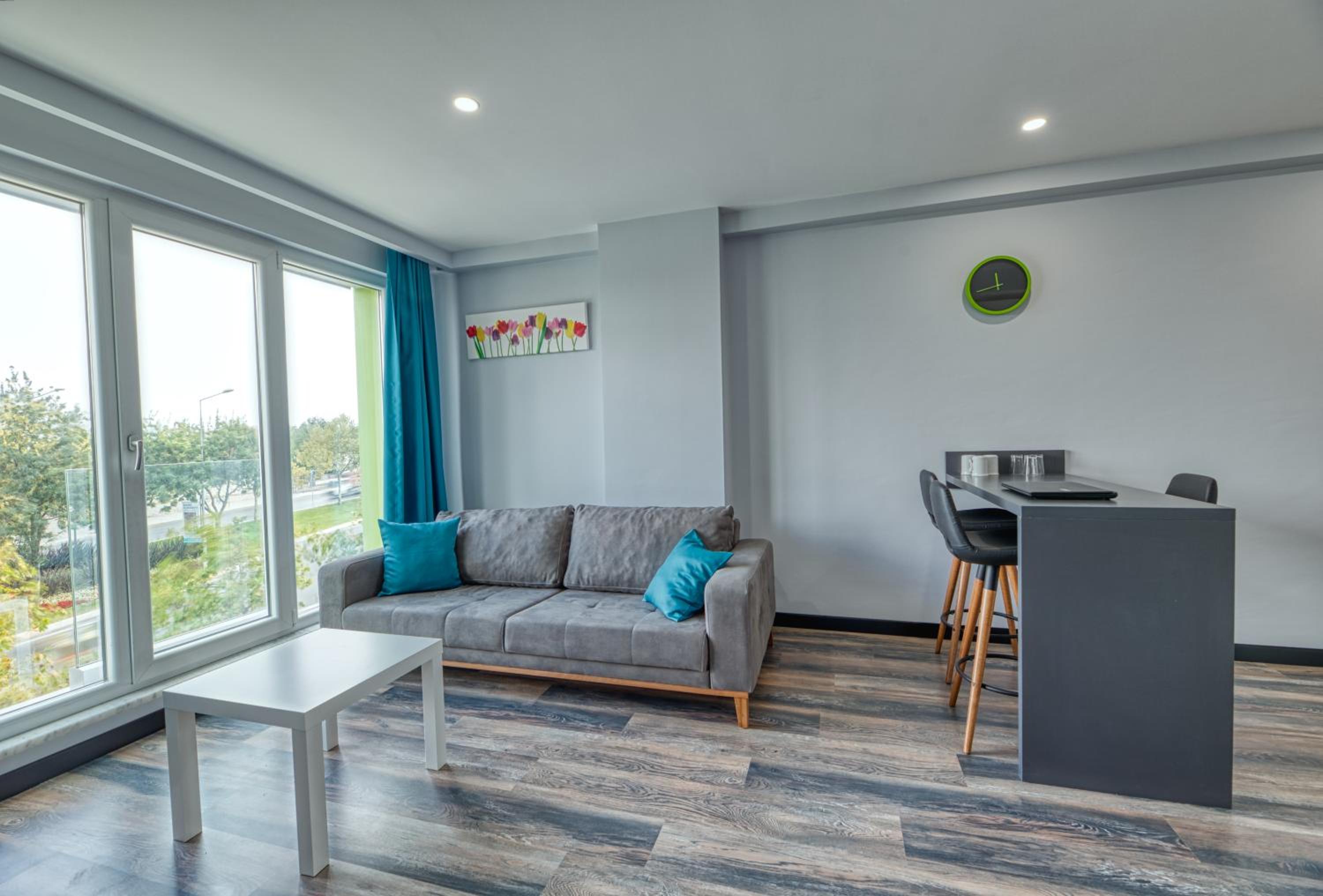Corner Suite photo 1