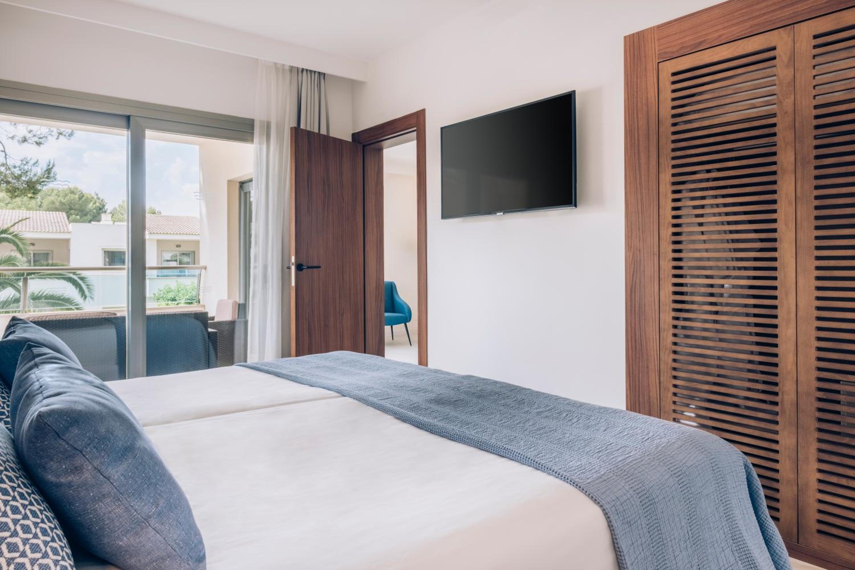 Suite - Photo 1