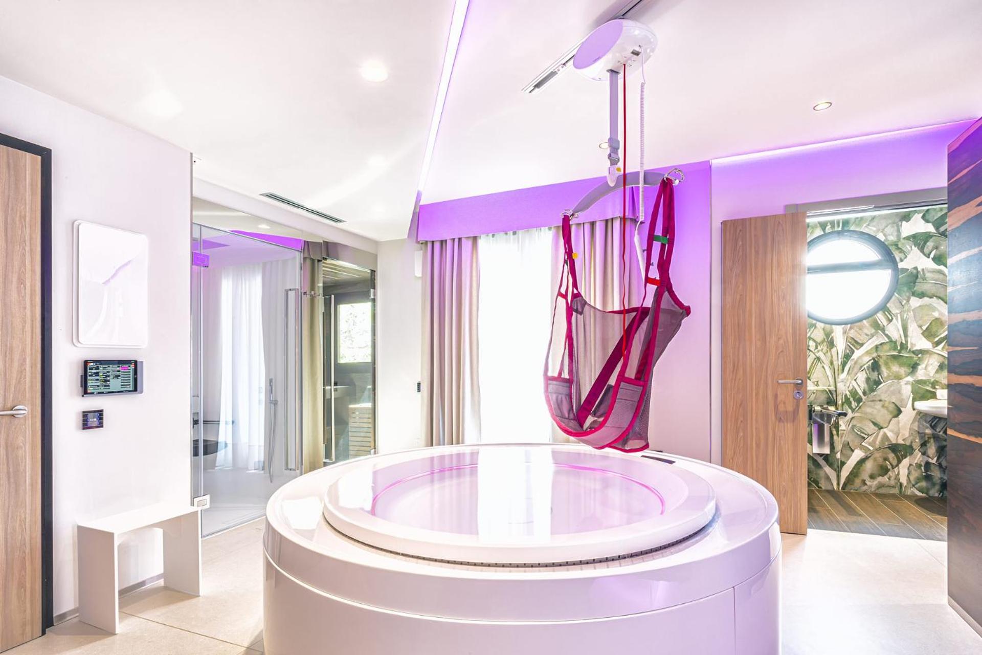 King Suite with Spa Bath and Sauna - Photo 21