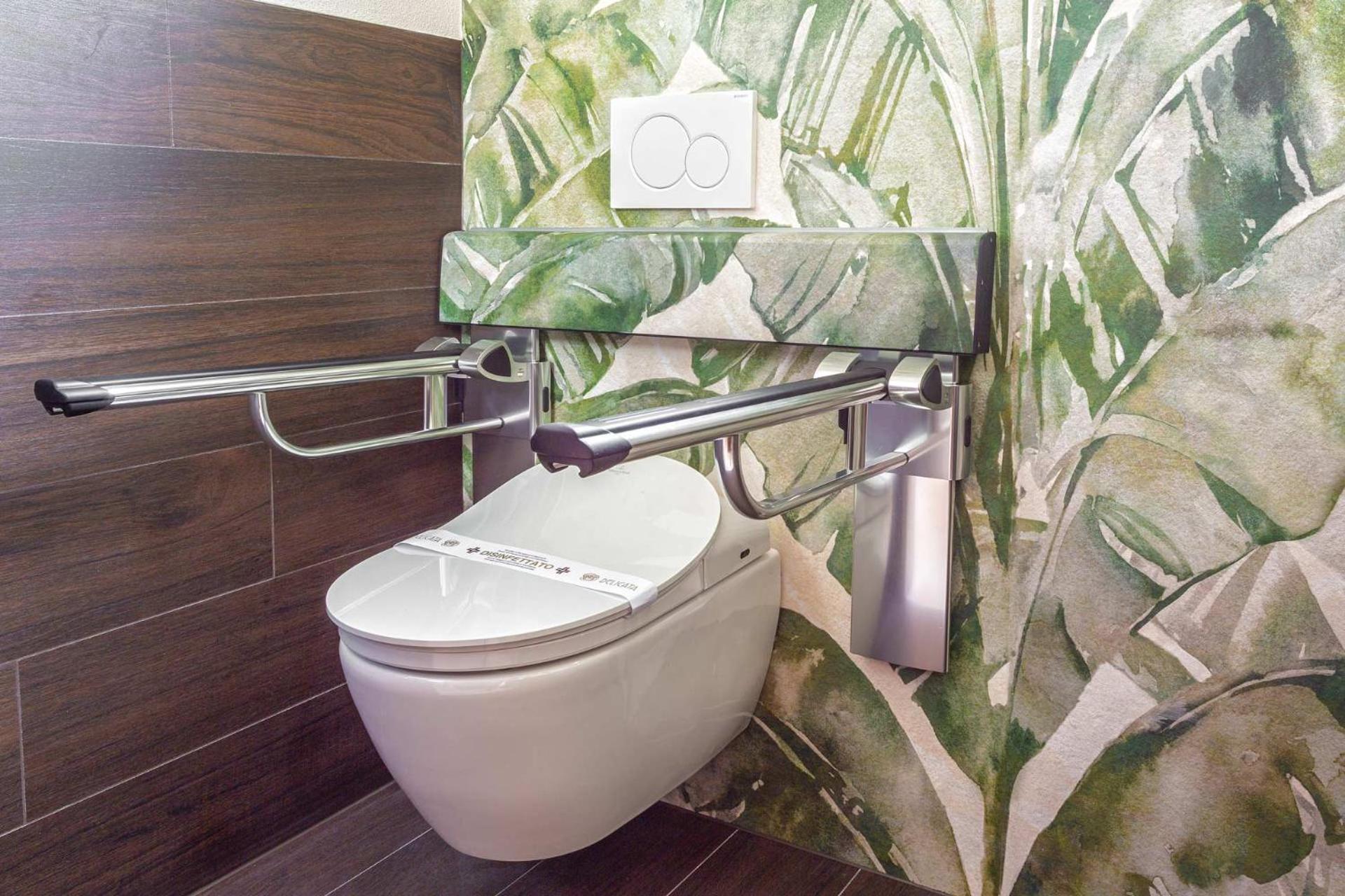 King Suite with Spa Bath and Sauna - Photo 19
