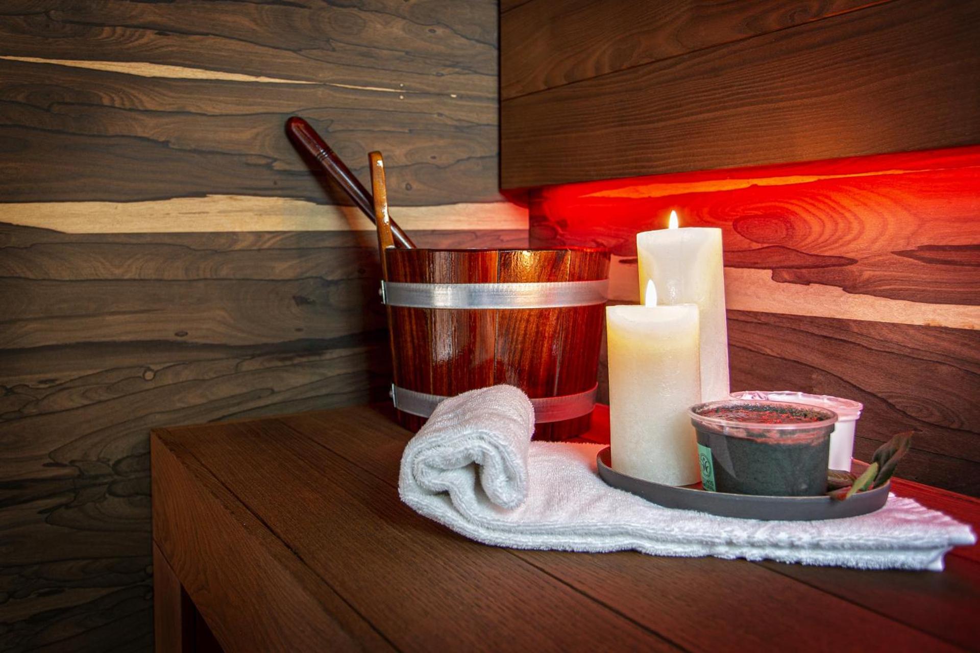 King Suite with Spa Bath and Sauna - Photo 5