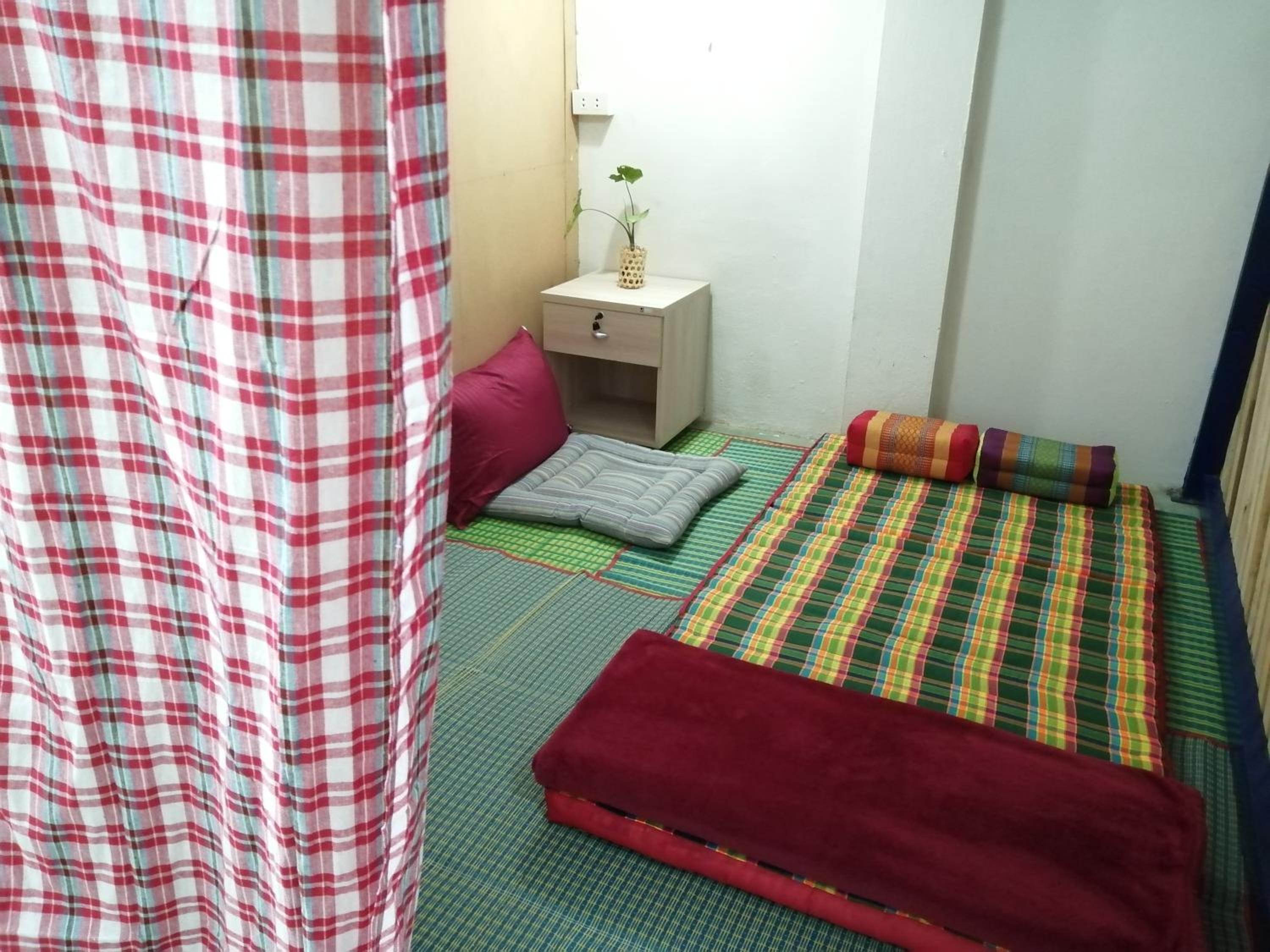 Single Bed In Dormitory Room photo 3